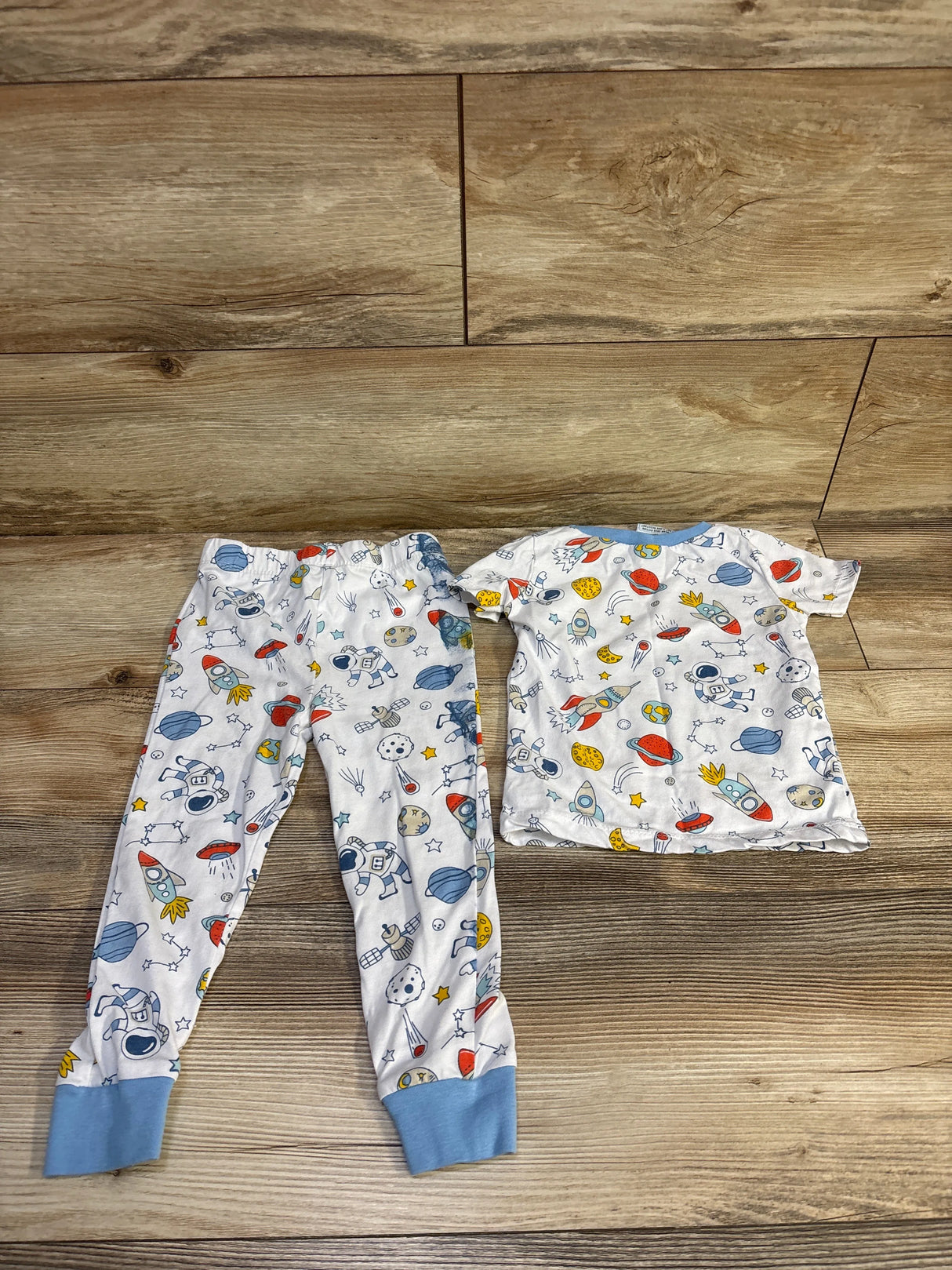 Mon Petit 2pc Space Pajama Set White sz 4T