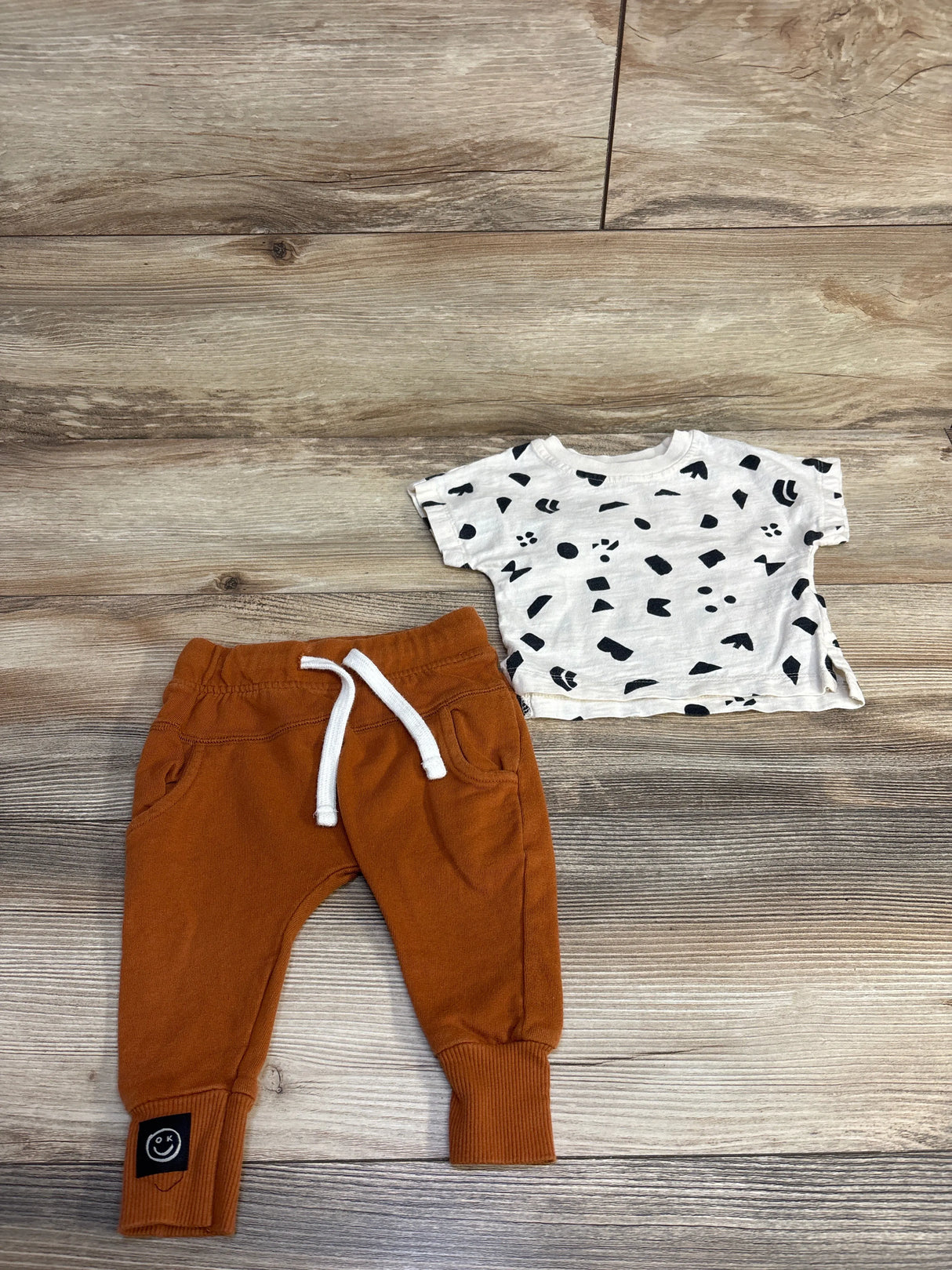 2pc Short Sleeve Shirt & Jogger Set White sz 12m