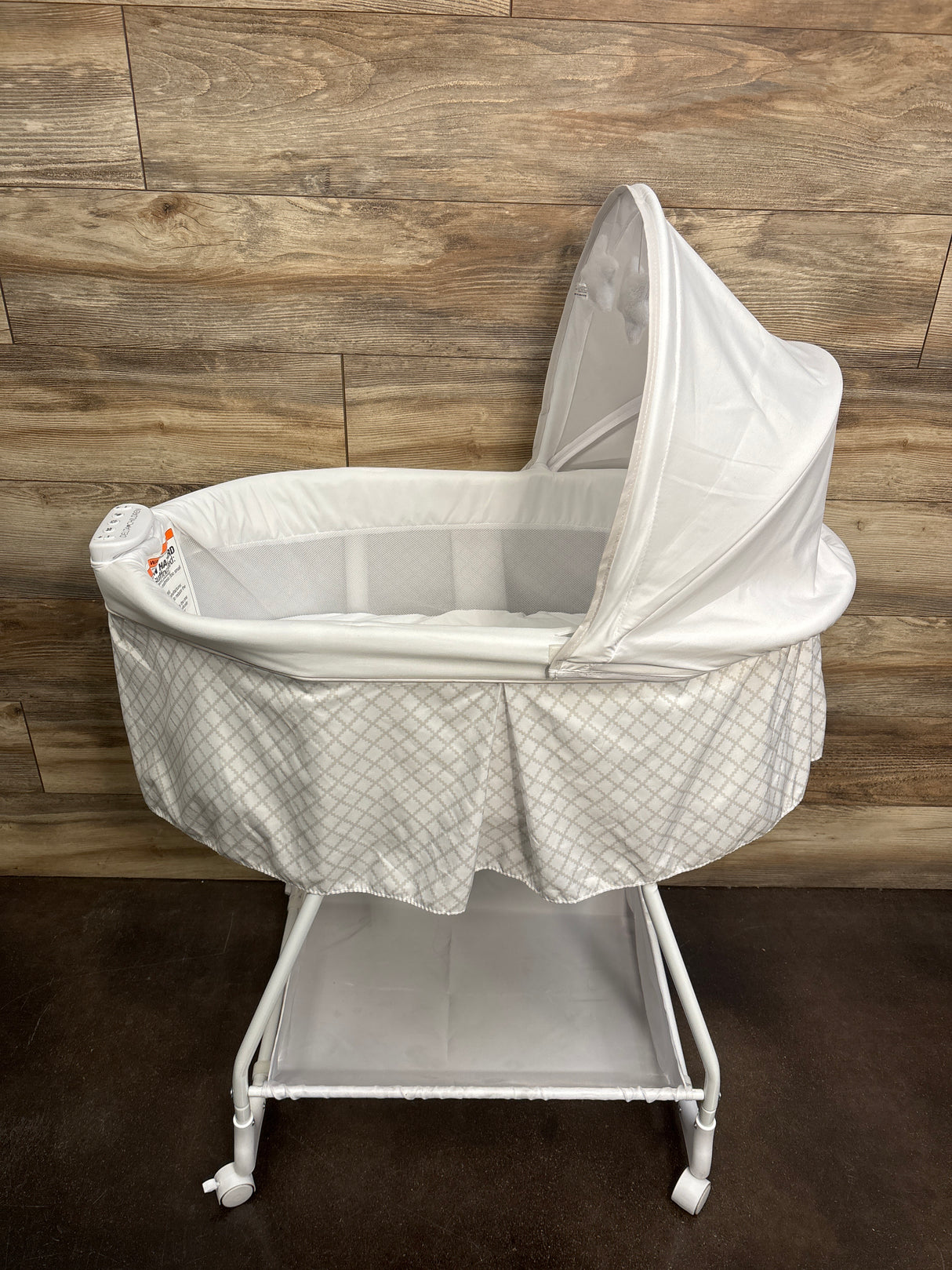 Delta Children Soothing Dreams Bassinet, White