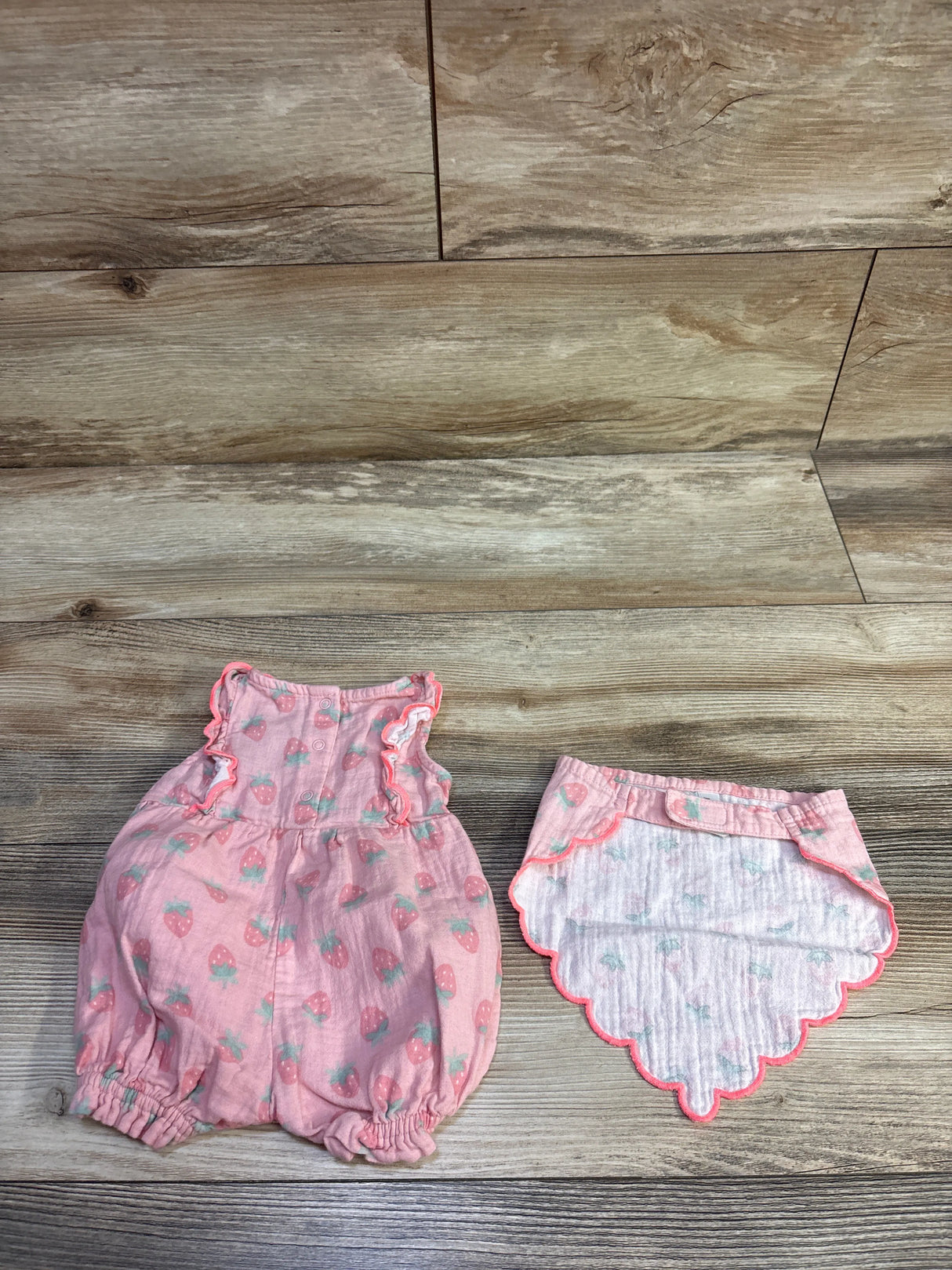Cloud Island 2pc Strawberry Gauze Romper & Bib Set Pink sz Newborn