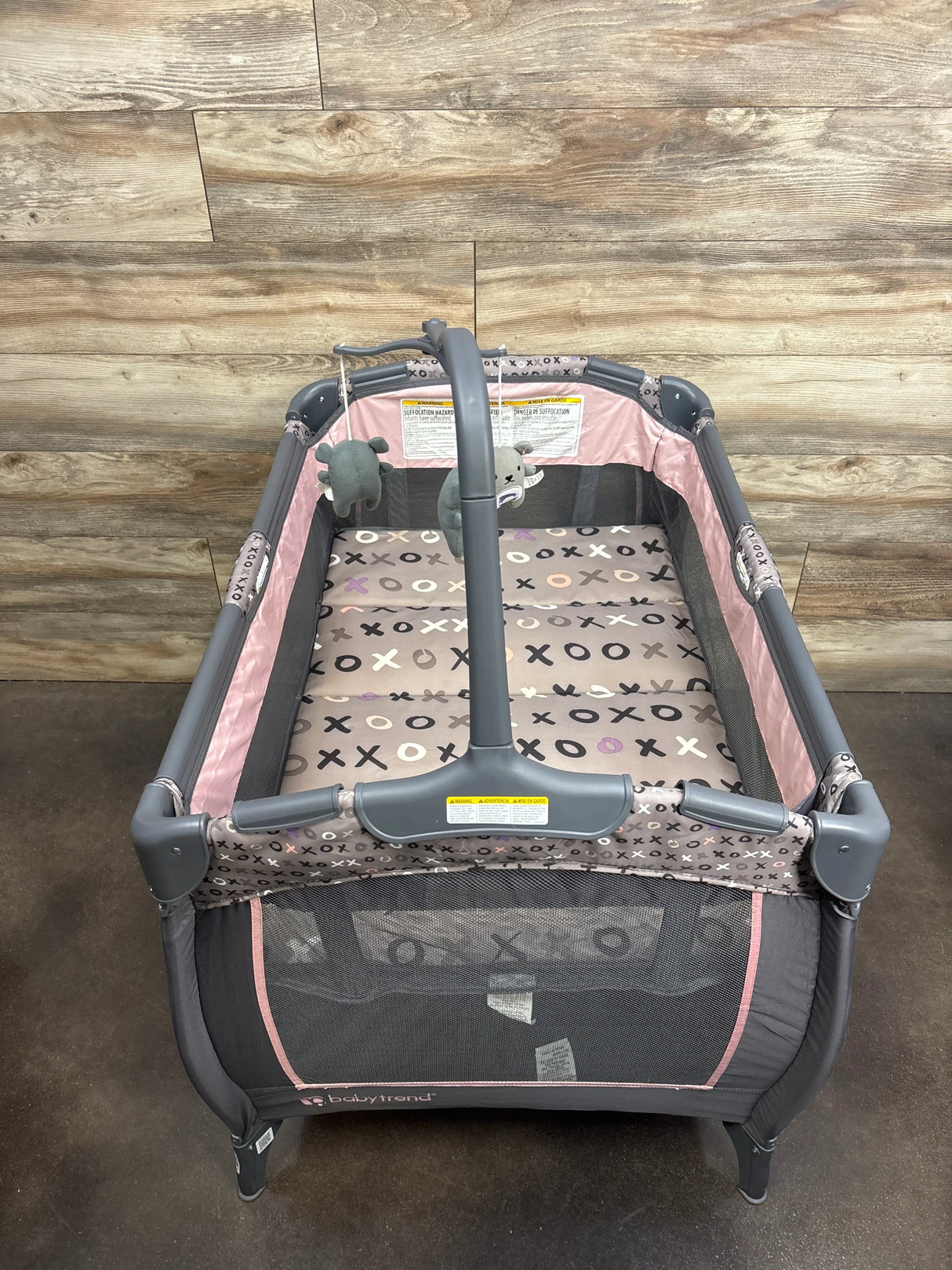 Baby Trend Trend-E Nursery Center Playard in Starlight Pink