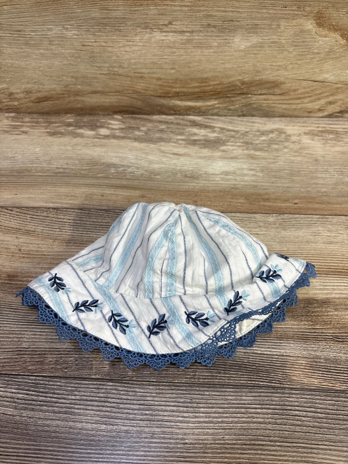 Striped Embroidered Bucket Hat White sz 24m