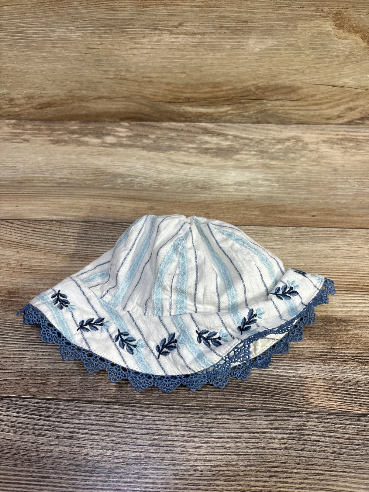 Striped Embroidered Bucket Hat White sz 24m