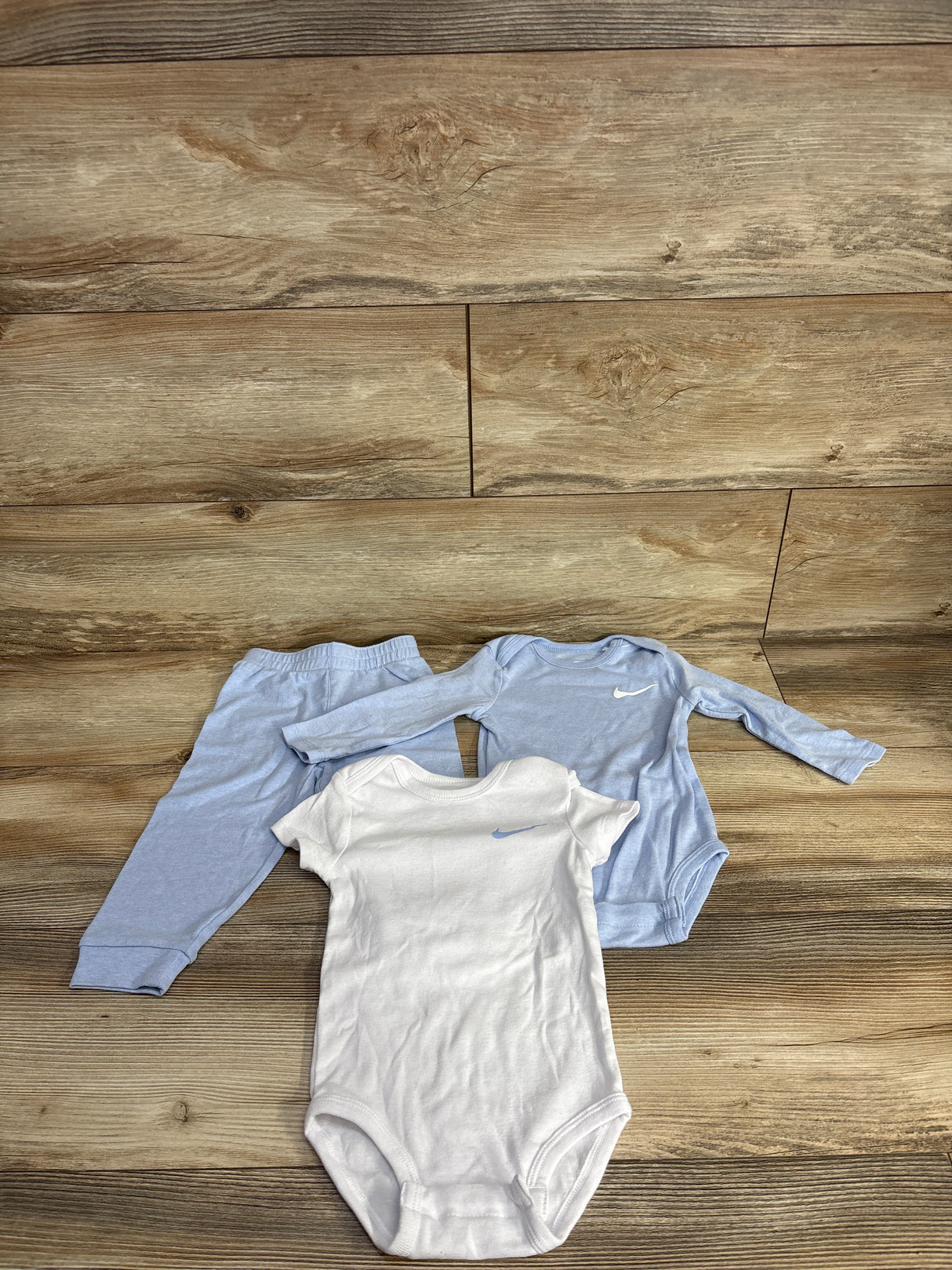 Nike 3pc Bodysuit Set White sz 18m