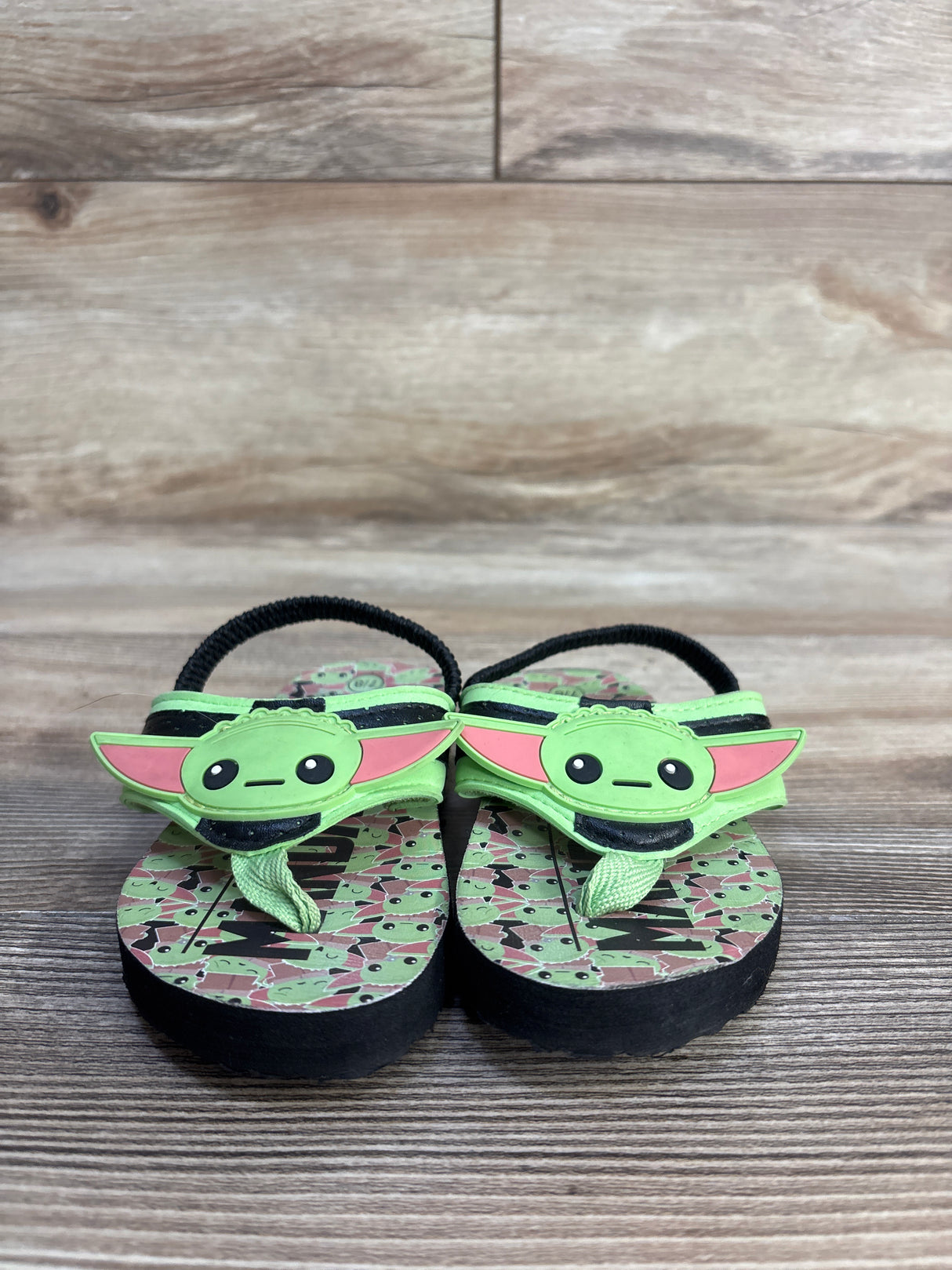 Star Wars Mandalorian Grogu Flip Flops Green sz 7/8c