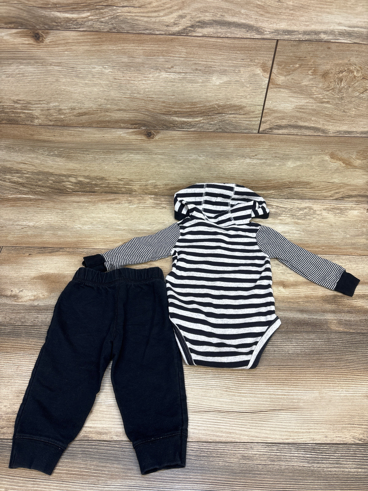 Carter's 2pc Striped Hooded Henley Bodysuit & Pants Set Grey sz 9m