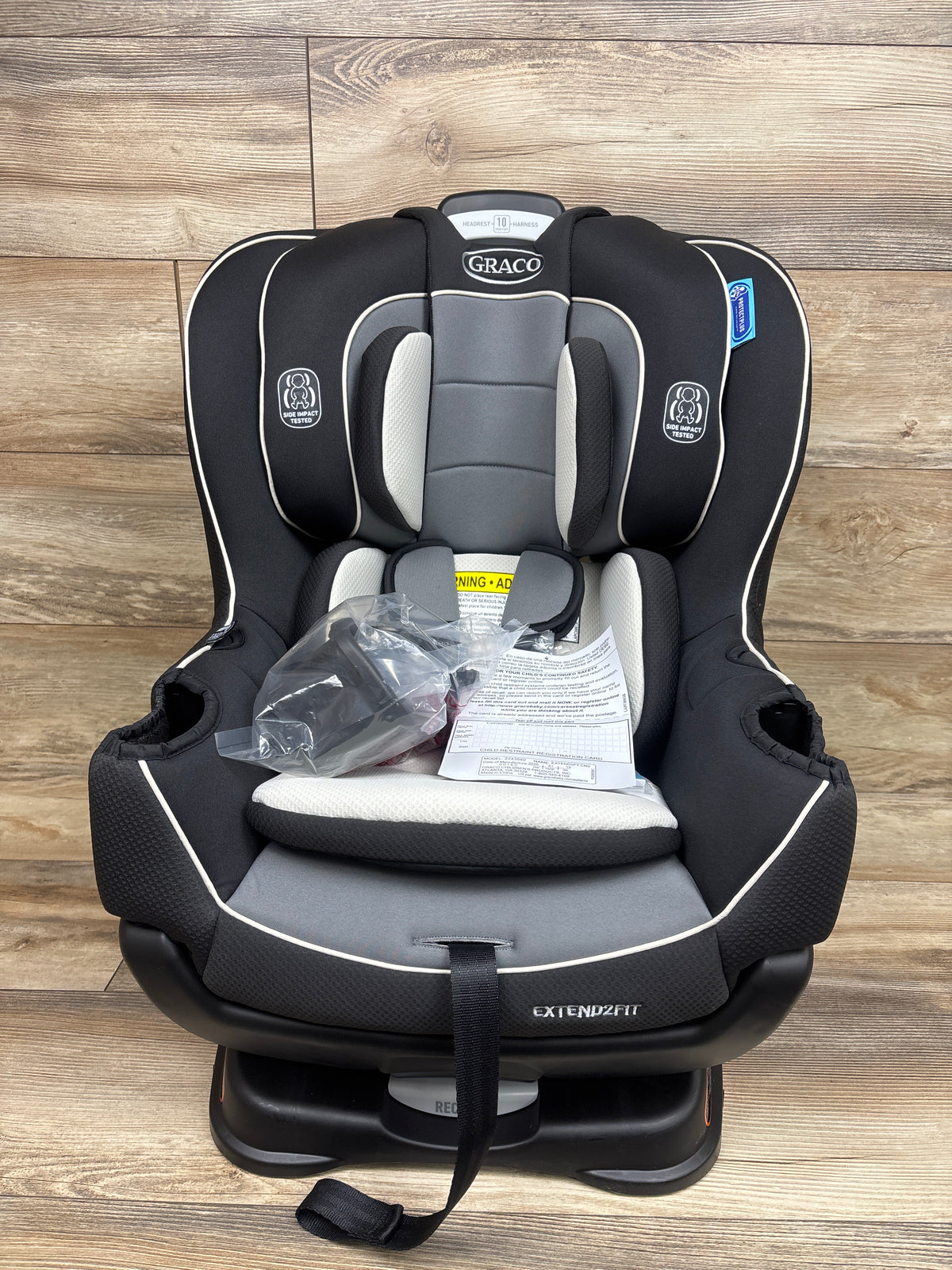 NEW Graco Extend2Fit Convertible Car Seat, in Gotham