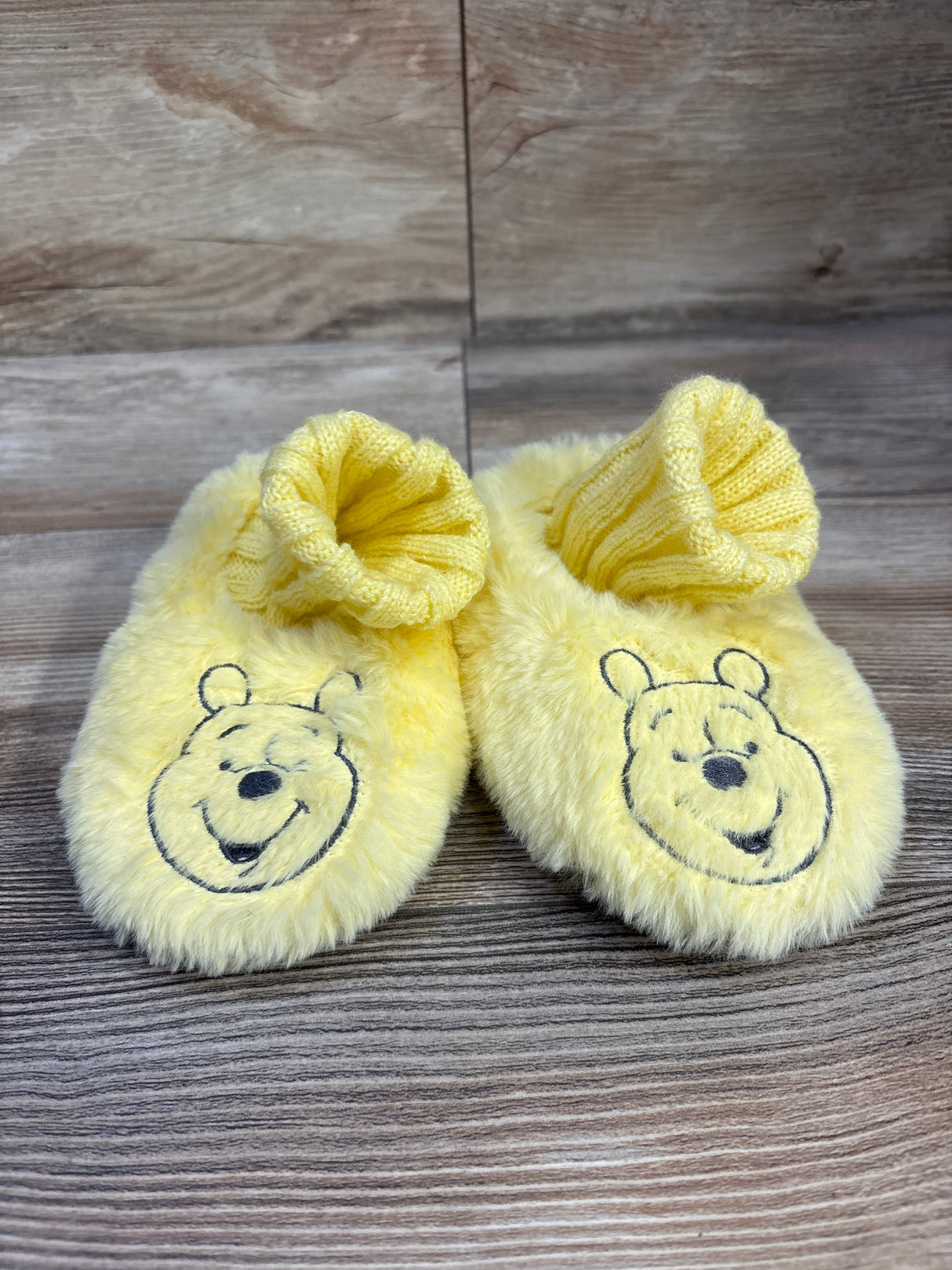 Winnie The Pooh Slippers Yellow sz 9/10c