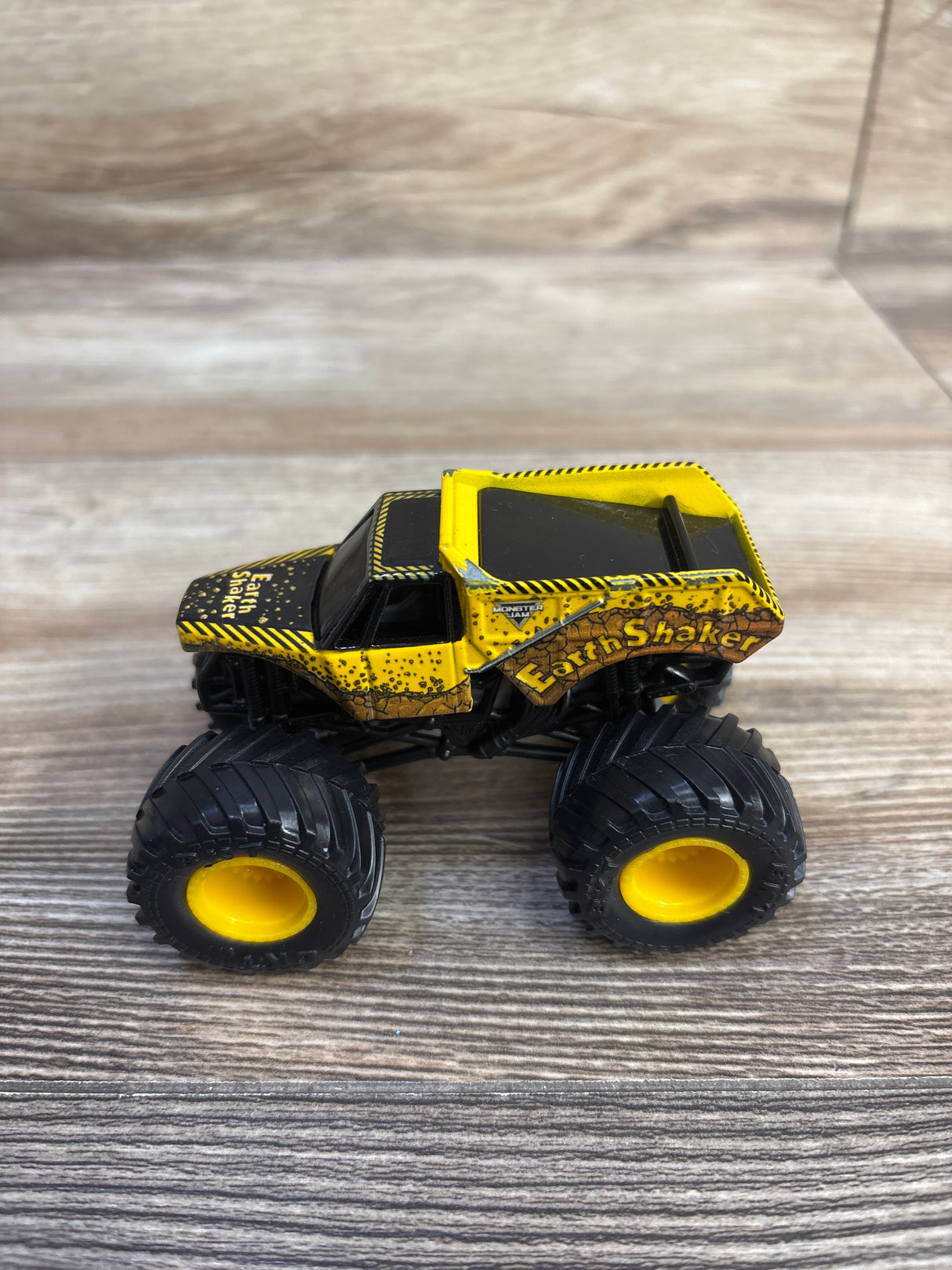 Monster Jam Earth Shaker Monster Truck