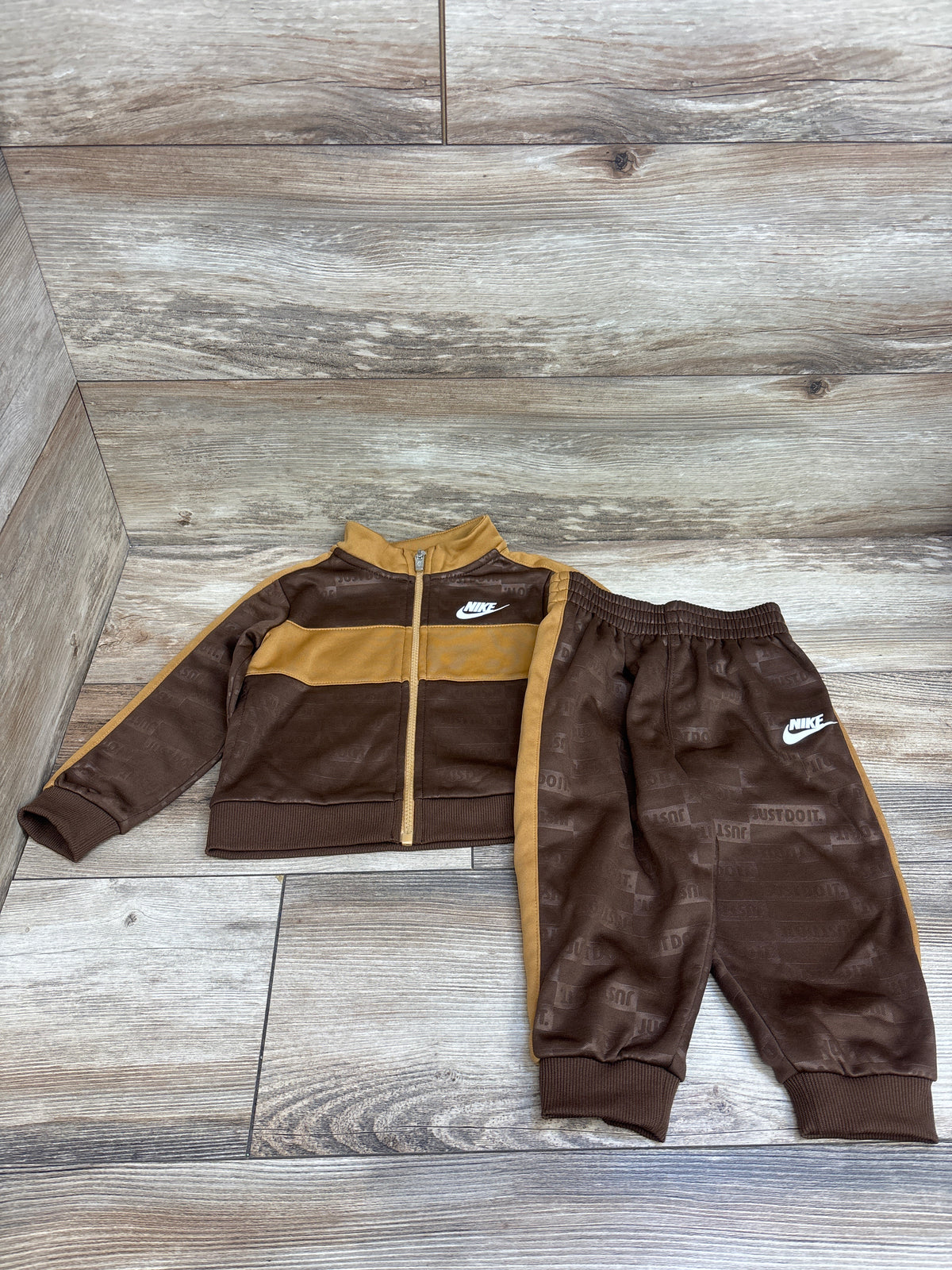 Nike 2pc Tracksuit Brown sz 24m