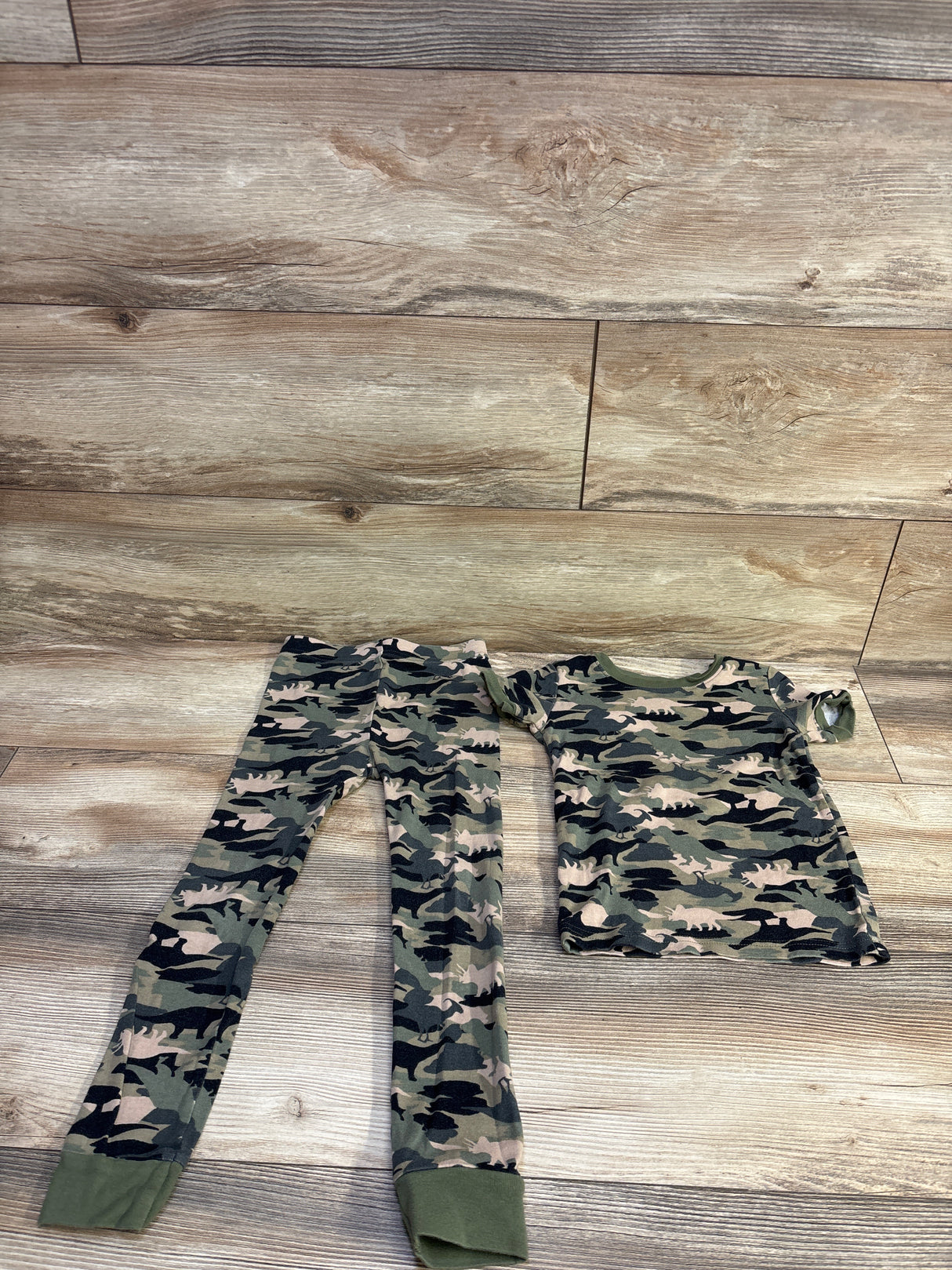 Old Navy 2pc Dino Camo Pajama Set Green sz 5t