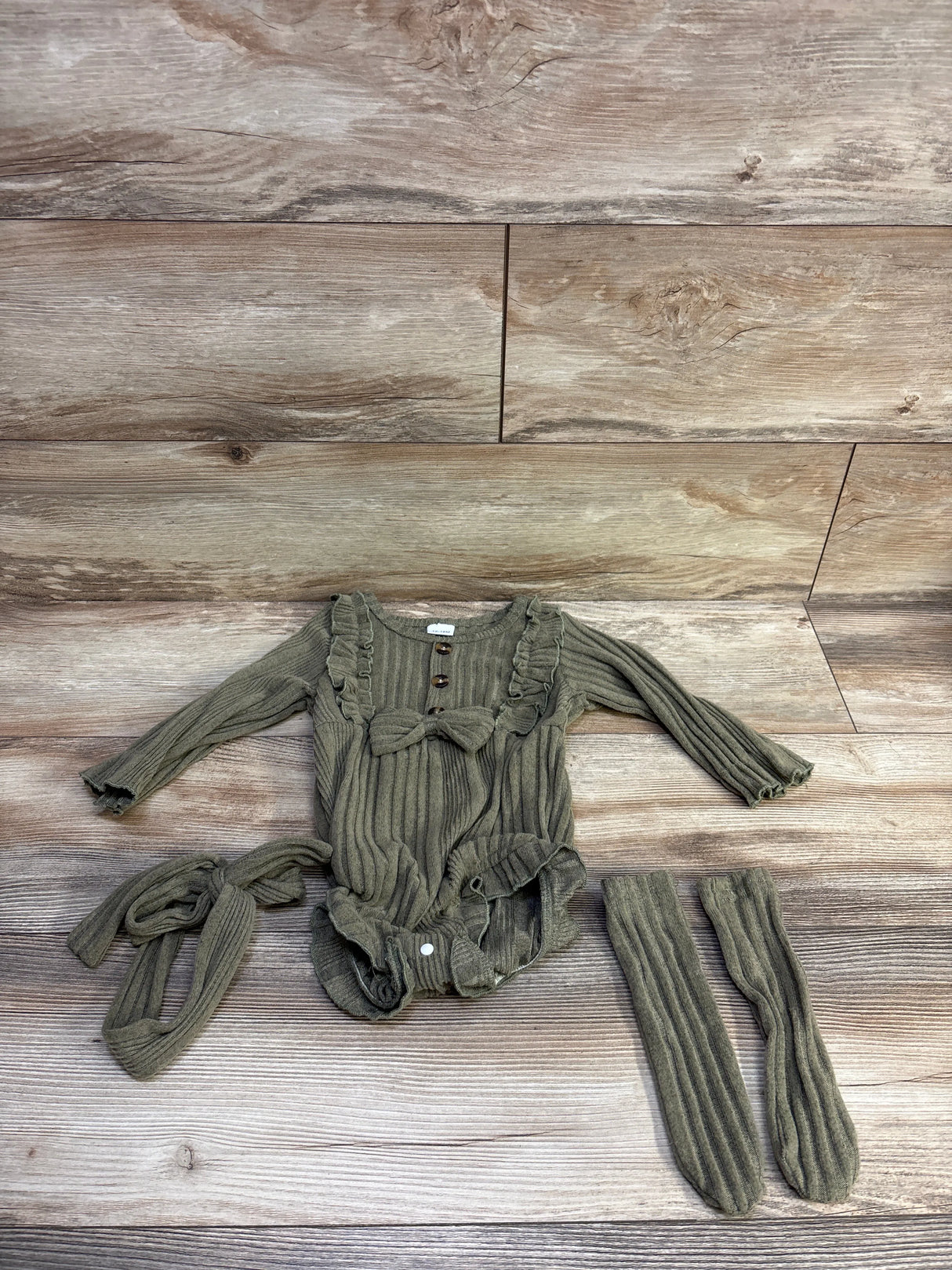 Shein 3pc Ribbed Ruffle Bubble Romper, Socks, & Headband Green sz 12-18m