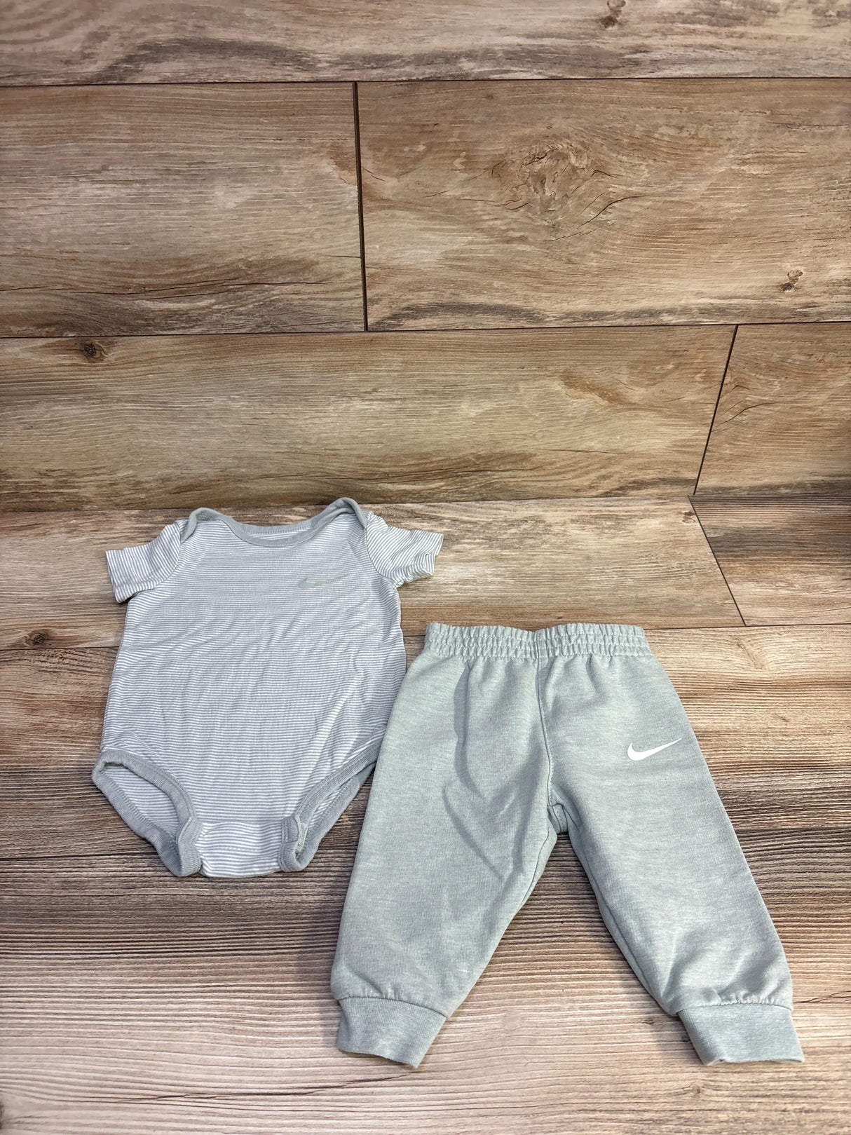 Nike 2pc Viscose Bodysuit & Joggers Set Sage sz 6m