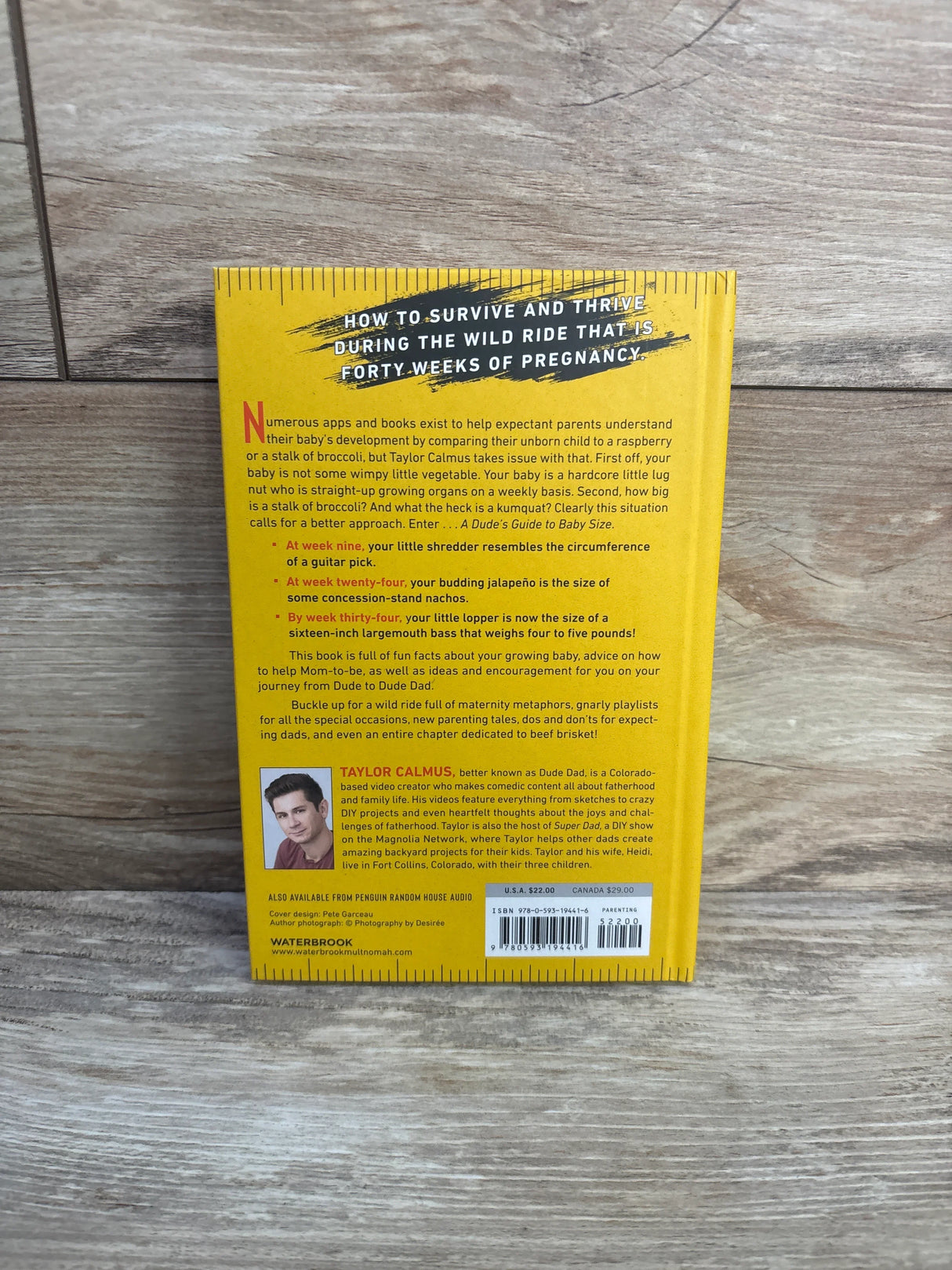A Dude's Guide to Baby Size - Dads-to-Be Hardcover Book