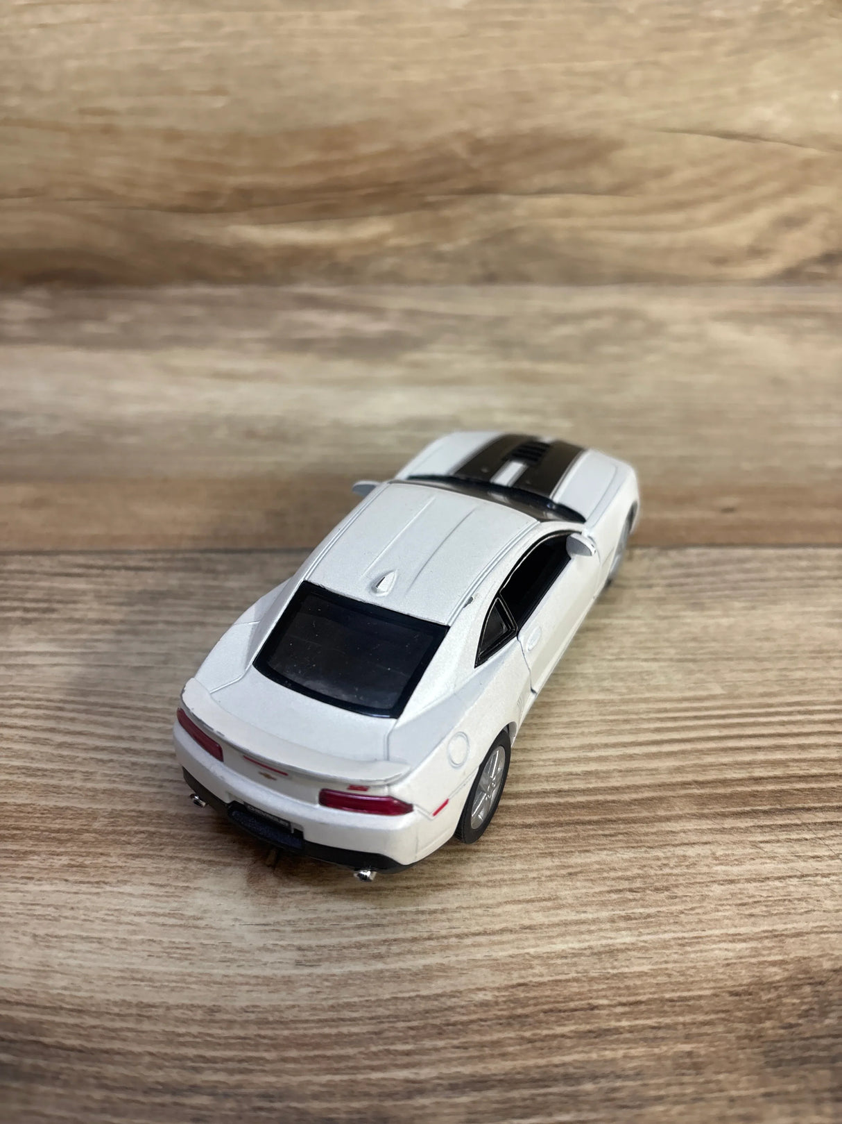 Kinsmart 2014 Chevrolet Camaro Diecast Toy Car - White