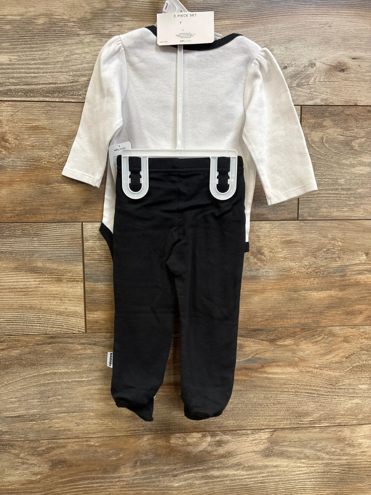NEW NFL Team Apparel Las Vegas Raiders 3pc Bodysuit & Footed Pants Set White sz 6-9m