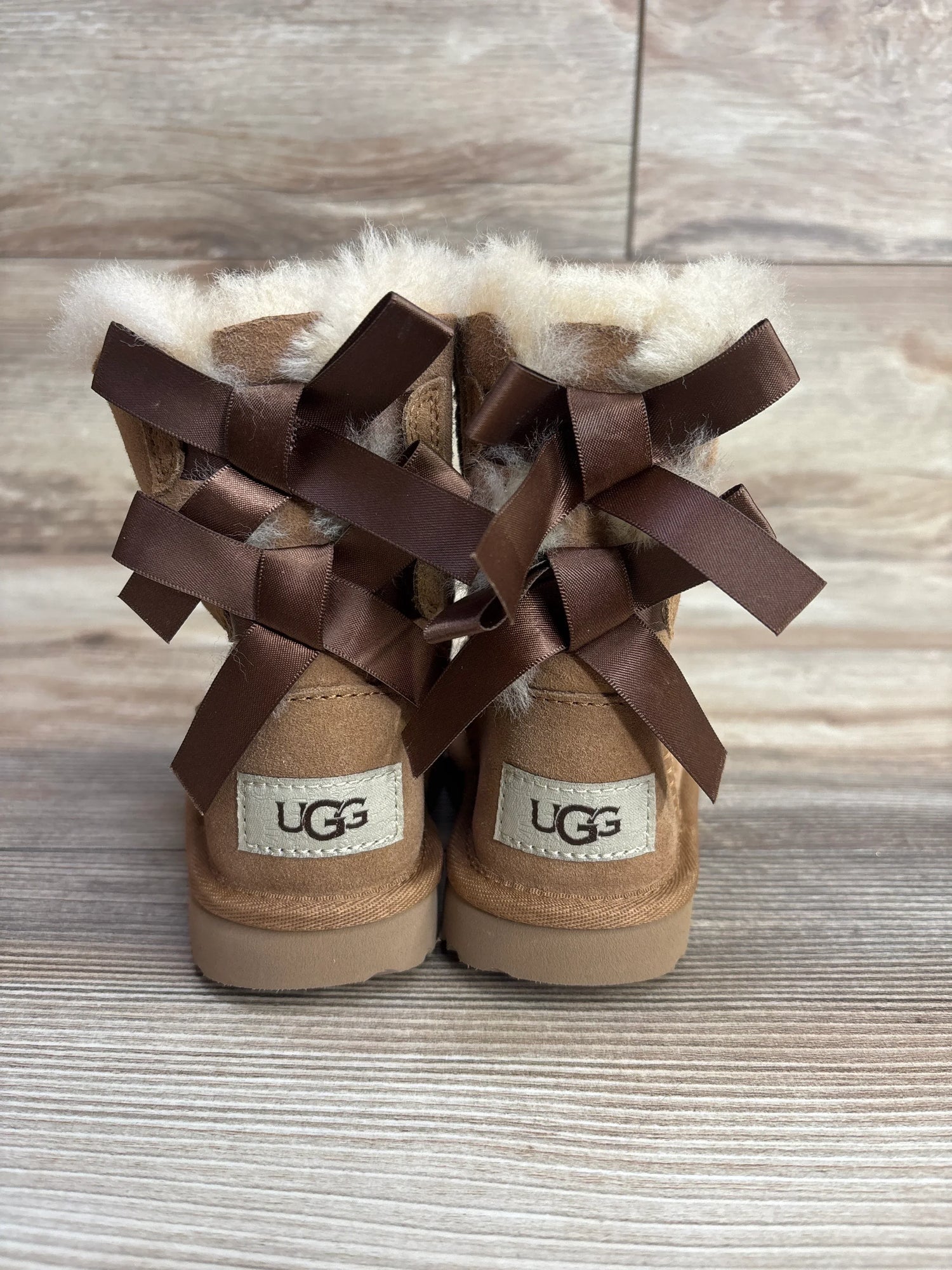 UGG Bailey Bow II Boots Chestnut sz 7c