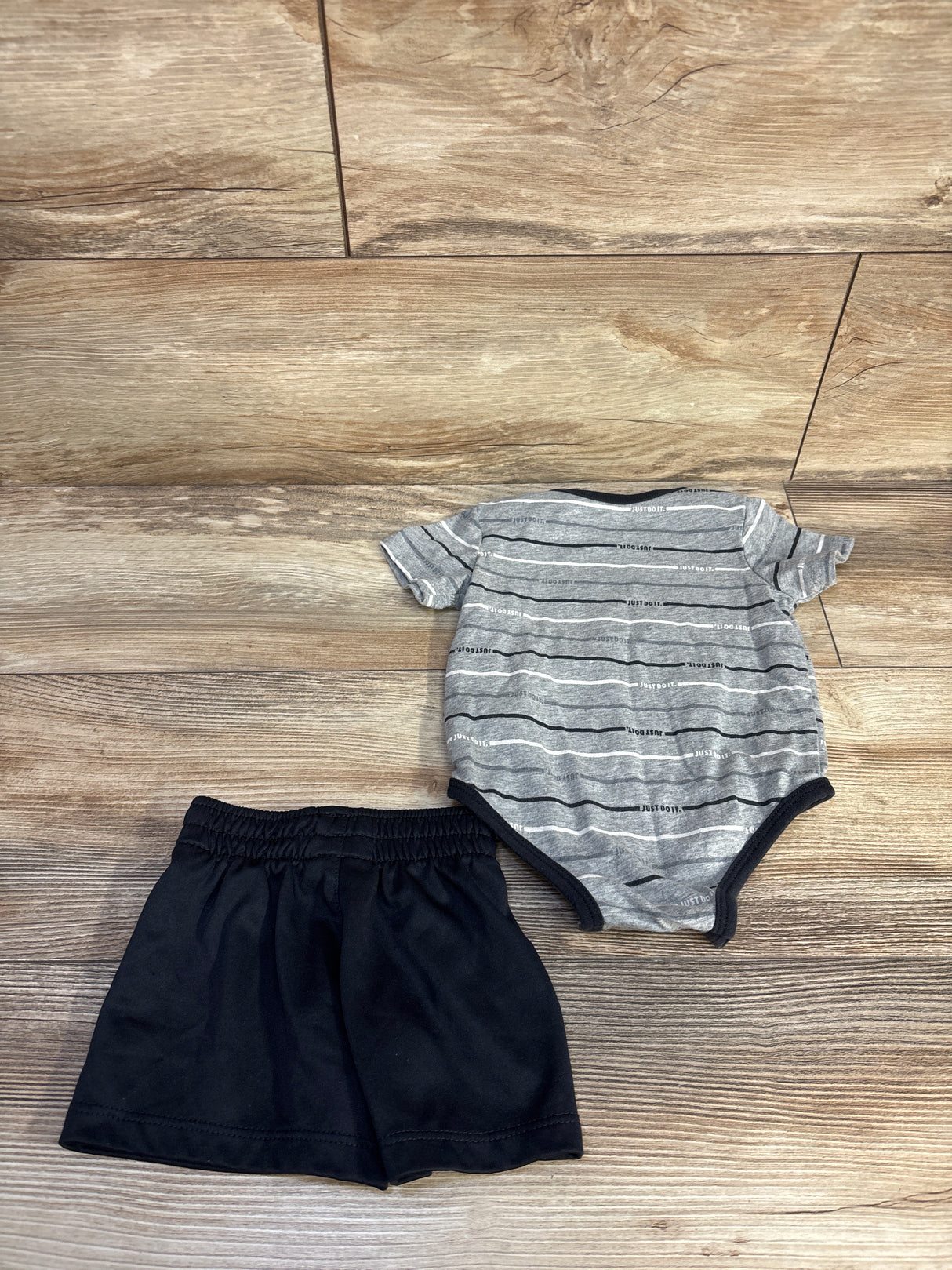 Nike 2pc Bodysuit & Shorts Set Grey sz 6m