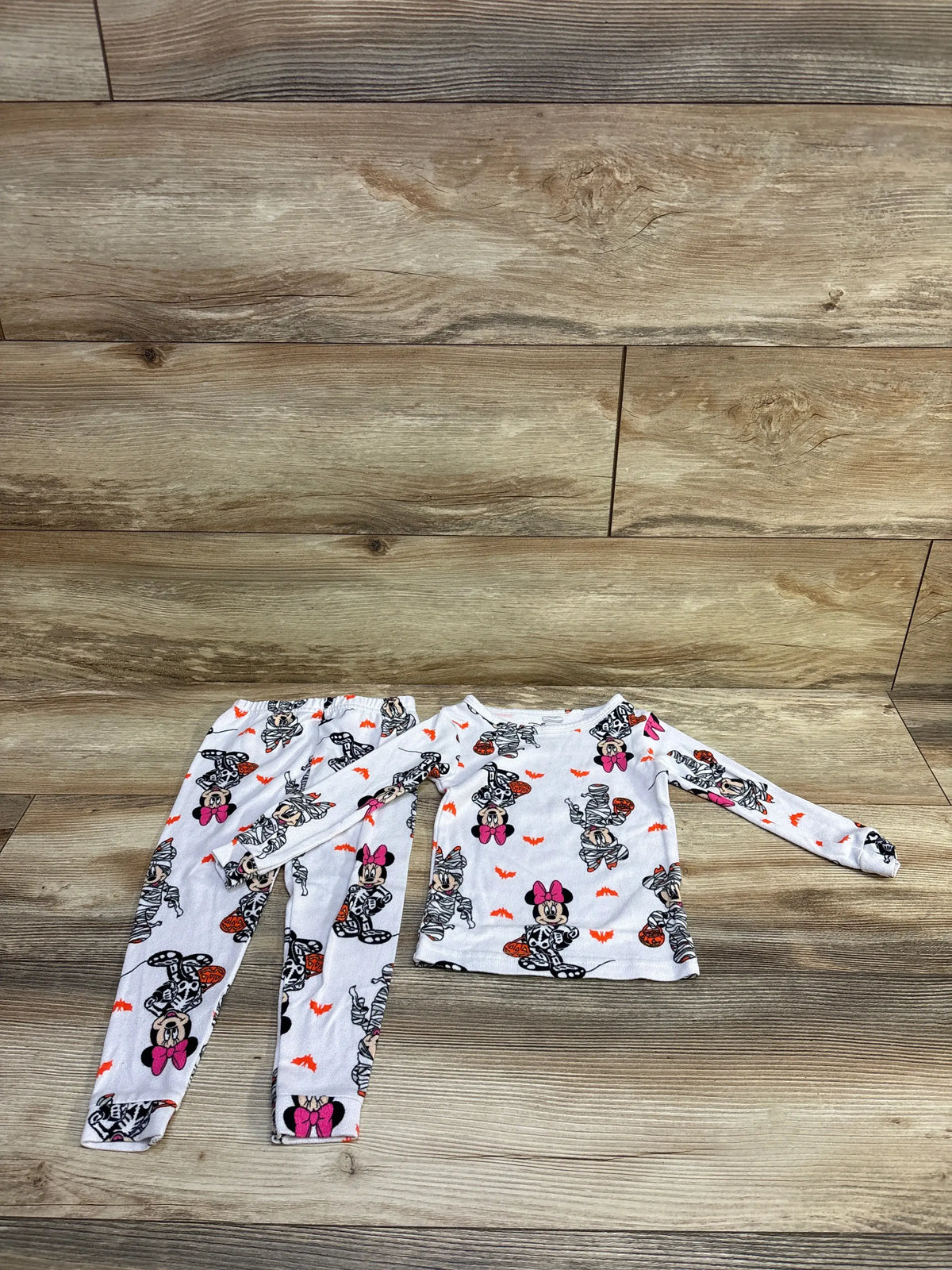 Disney Minnie Mouse Halloween pajama set in white, size 2T, featuring bats and pumpkins.