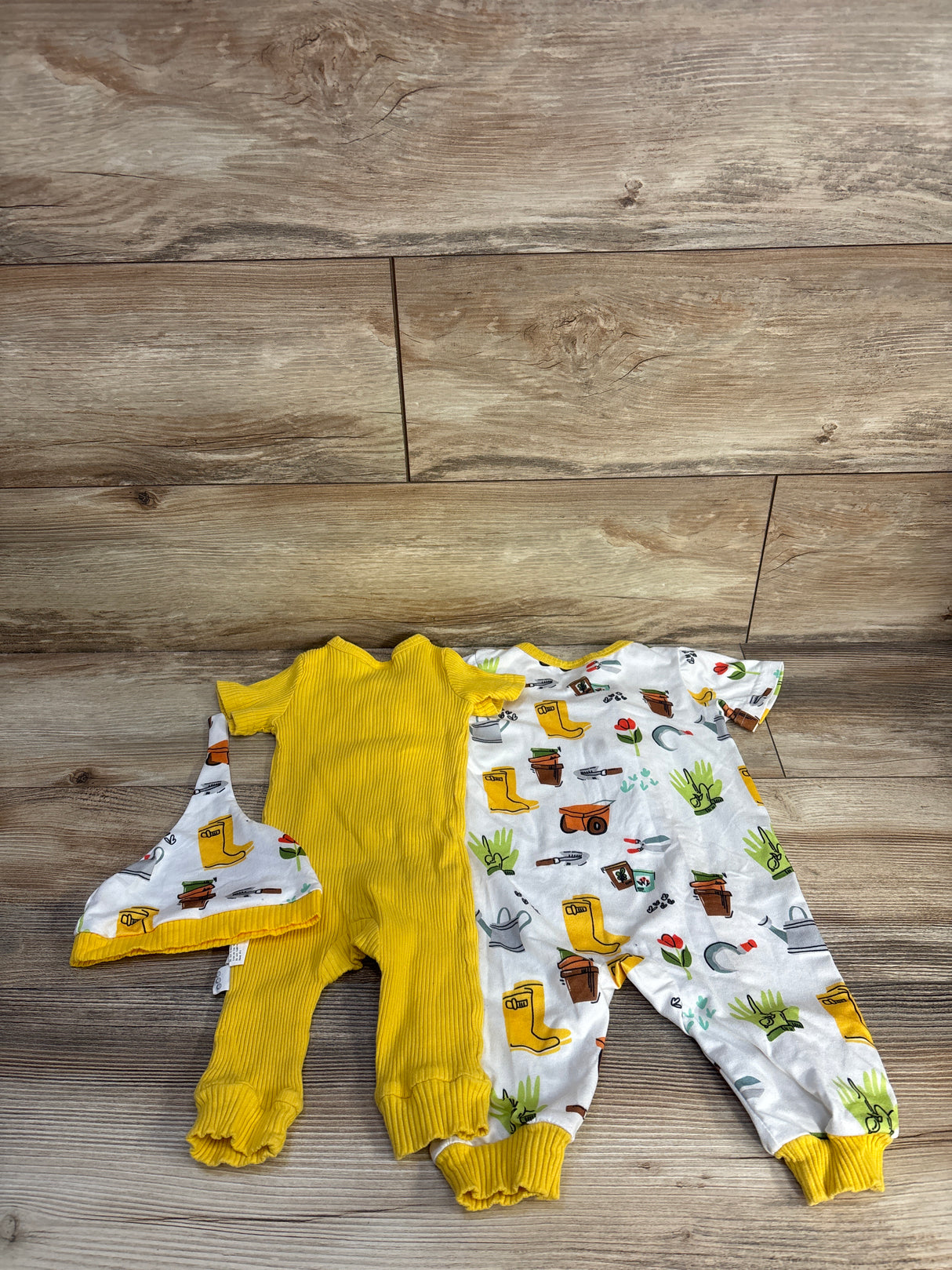 Actgleam 3pc Snap Jumpsuits with Hat White sz 3-6m