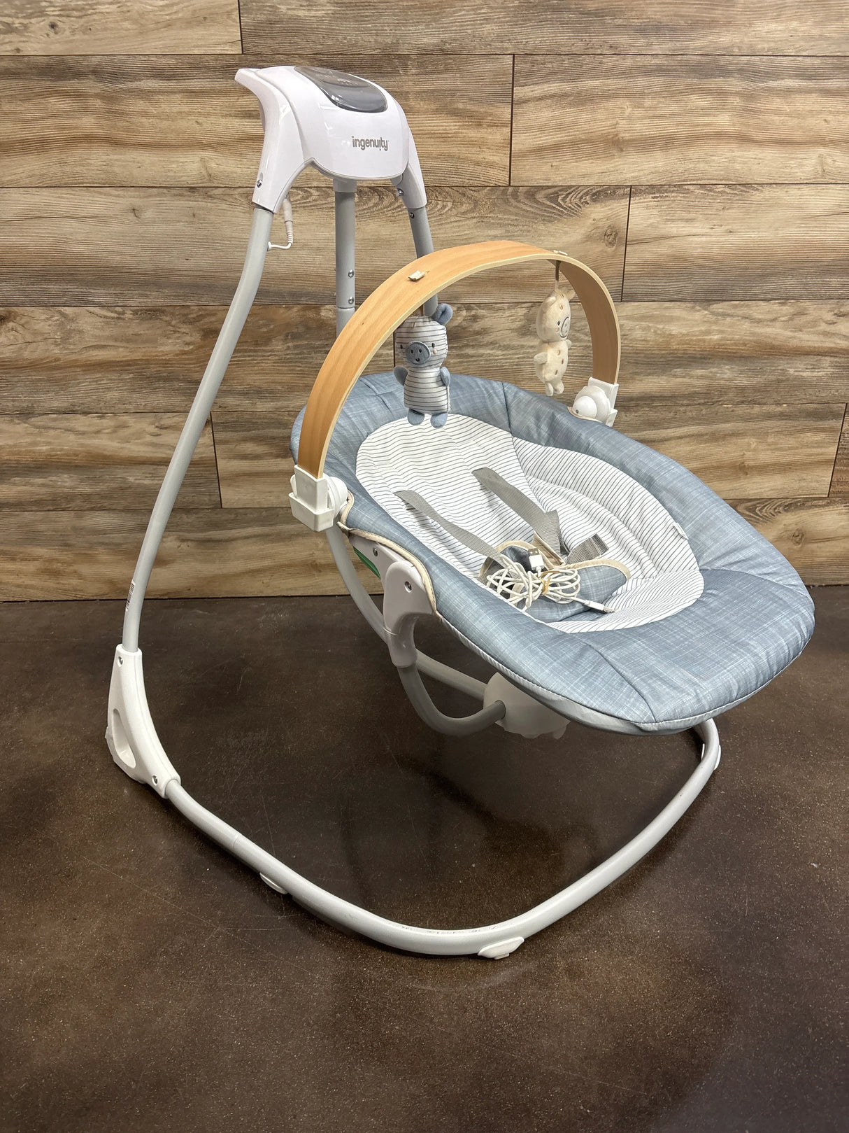 Ingenuity SimpleComfort Compact Swing with Wood Toy Bar - Chambray*