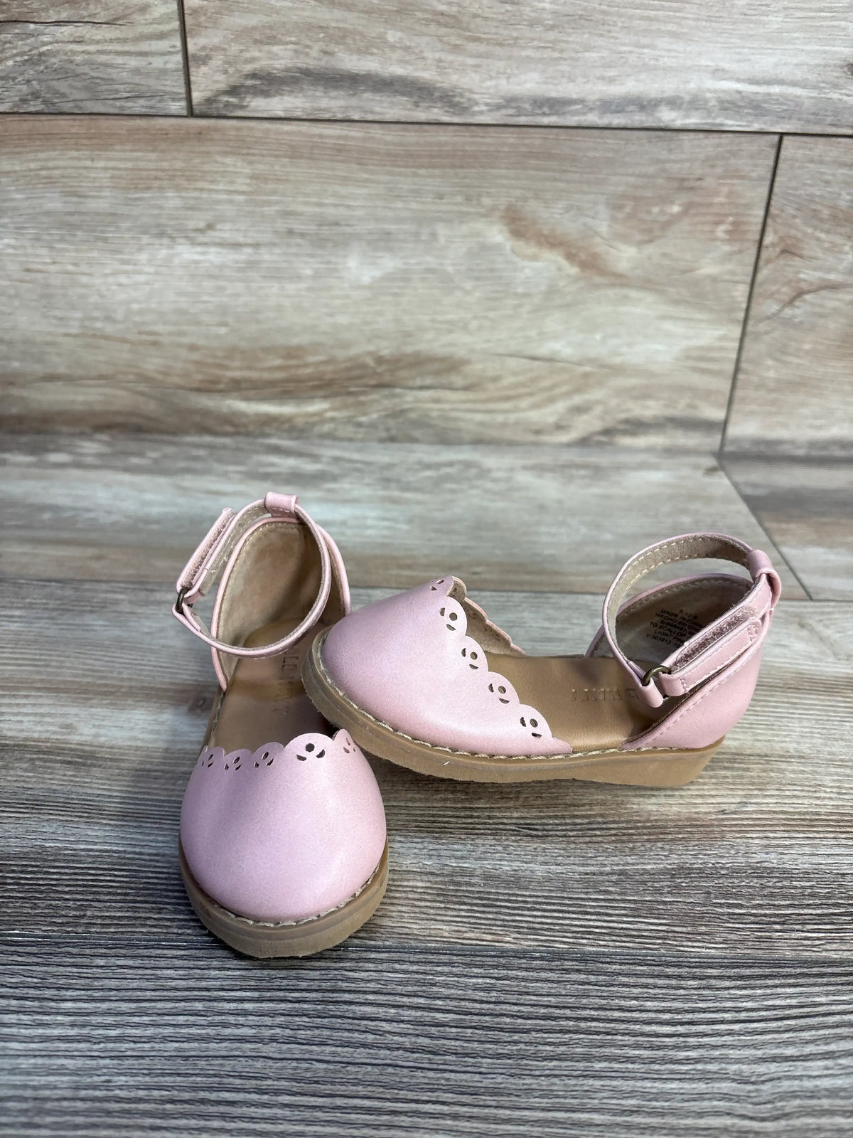 Old Navy chunky eyelet-trim ballet flats in pink for kids size 5c