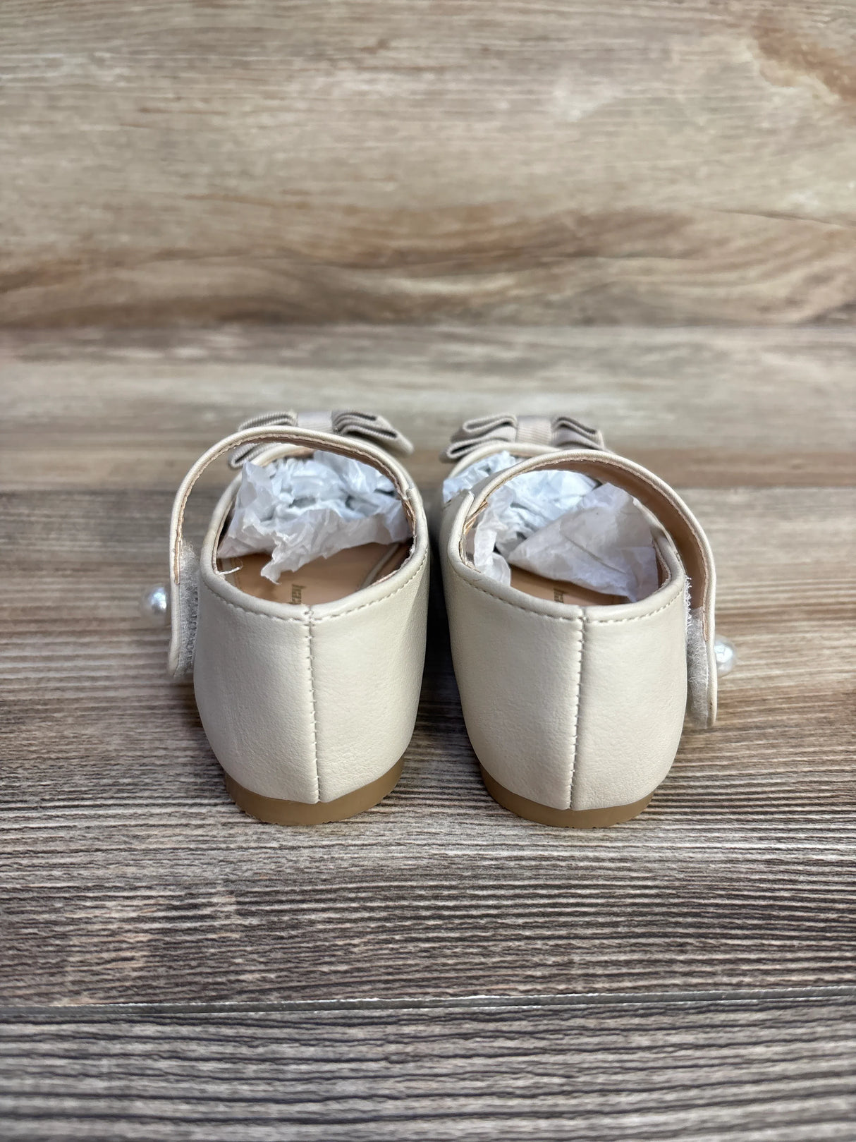 NWOT FunkyMonkey Mary Jane Dress Shoes, Cream sz 6c