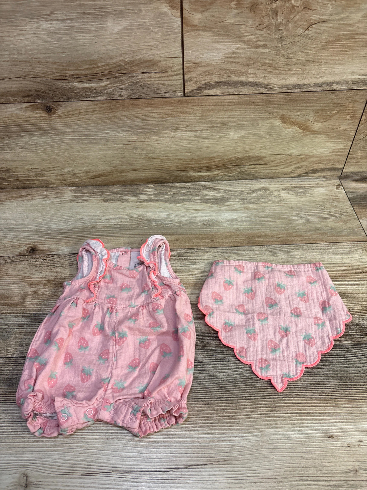 Cloud Island 2pc Strawberry Gauze Romper & Bib Set Pink sz Newborn