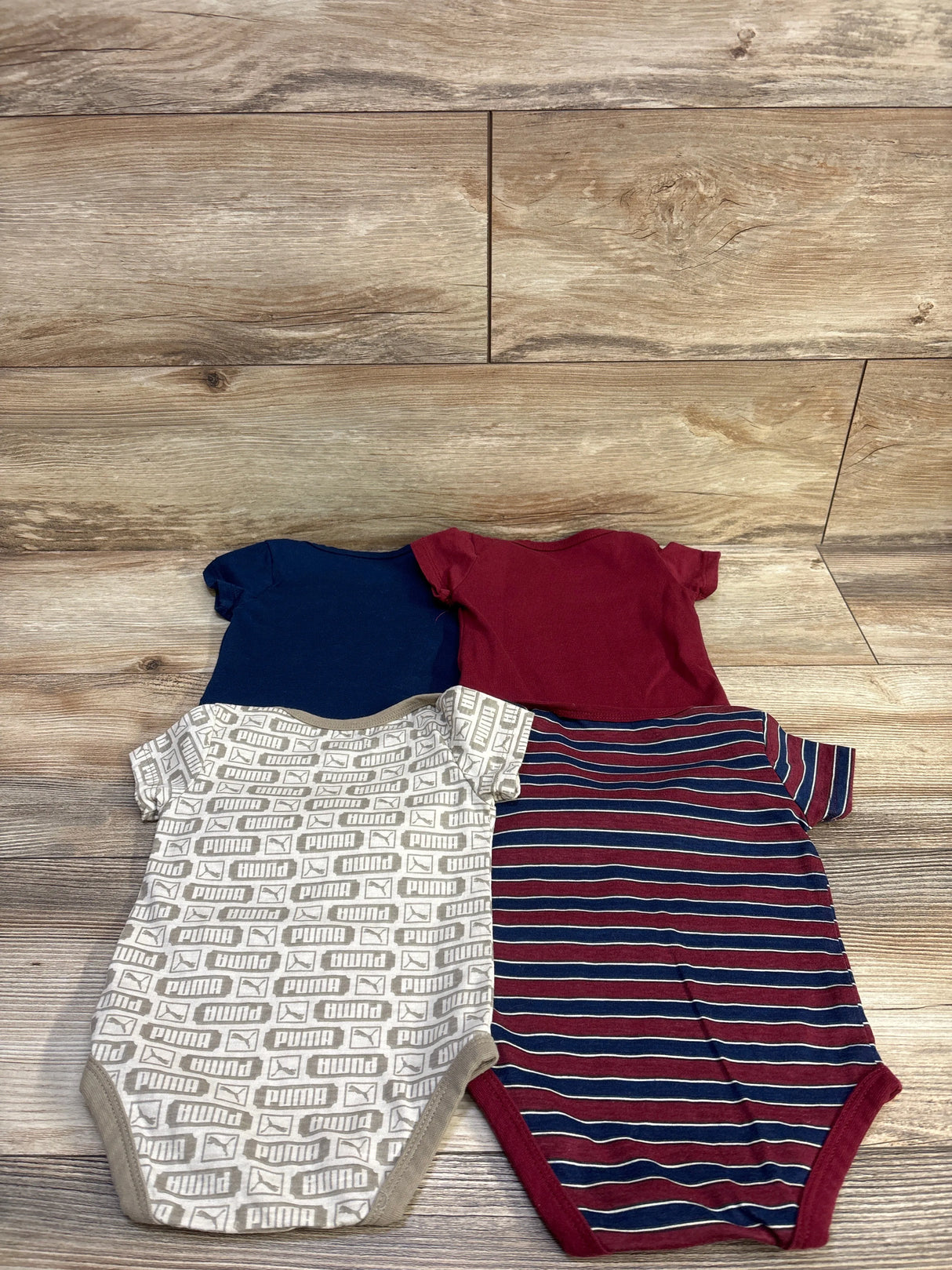 Puma 4pk Bodysuits Maroon sz 3-6m