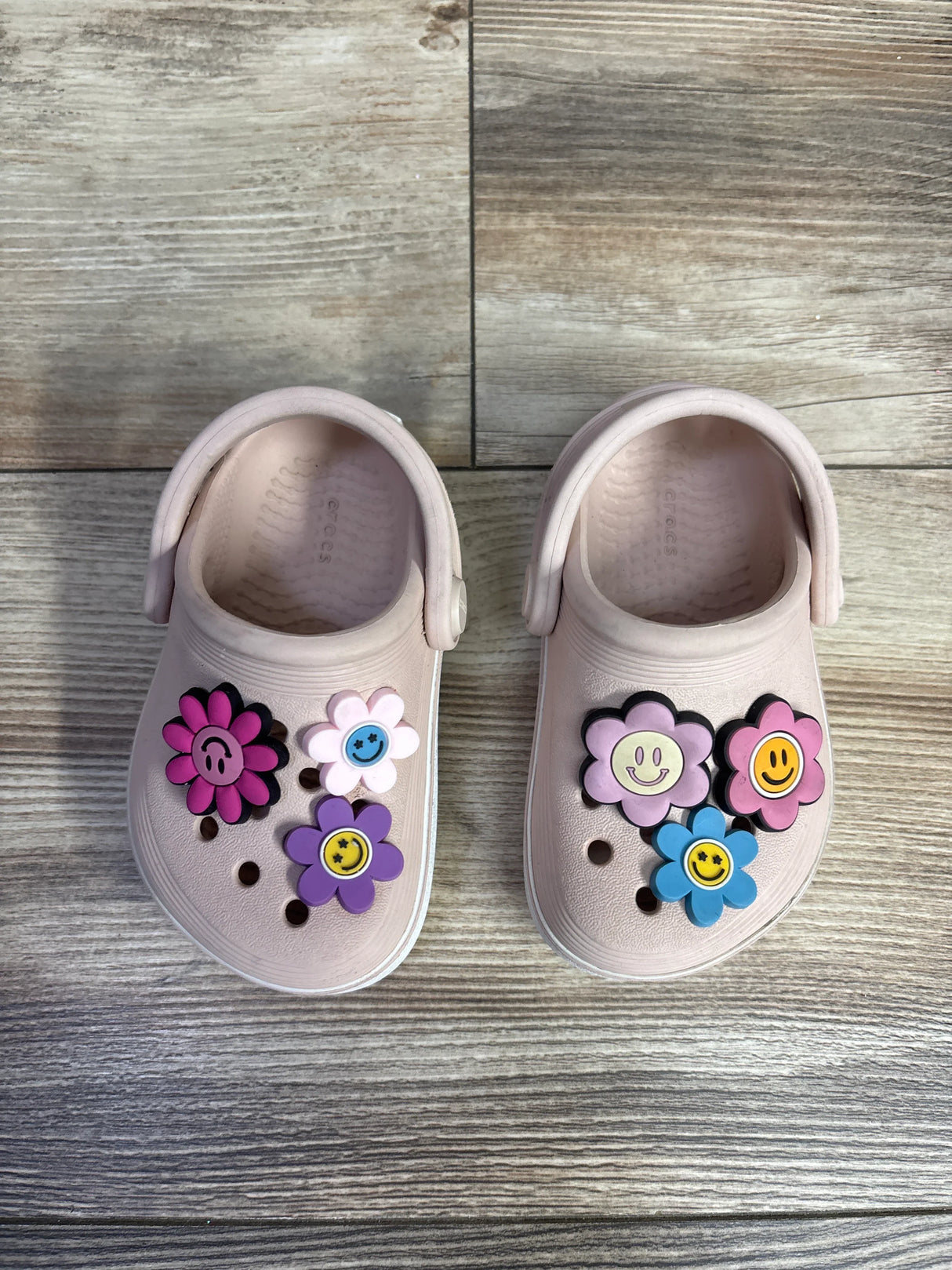 Crocs Classic Clogs w/ Flower Jibbitz Pink sz 5c