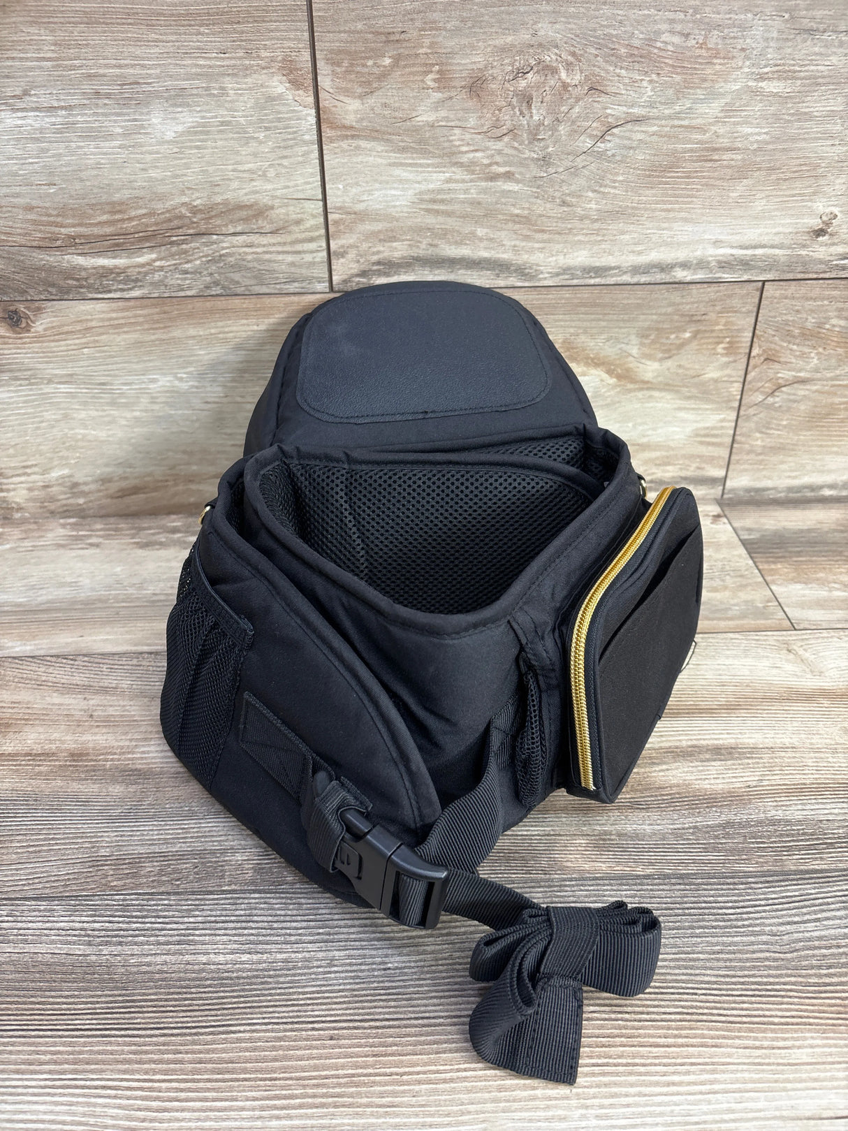 Tushbaby Hip Carrier in Black/Gold up to 45lbs