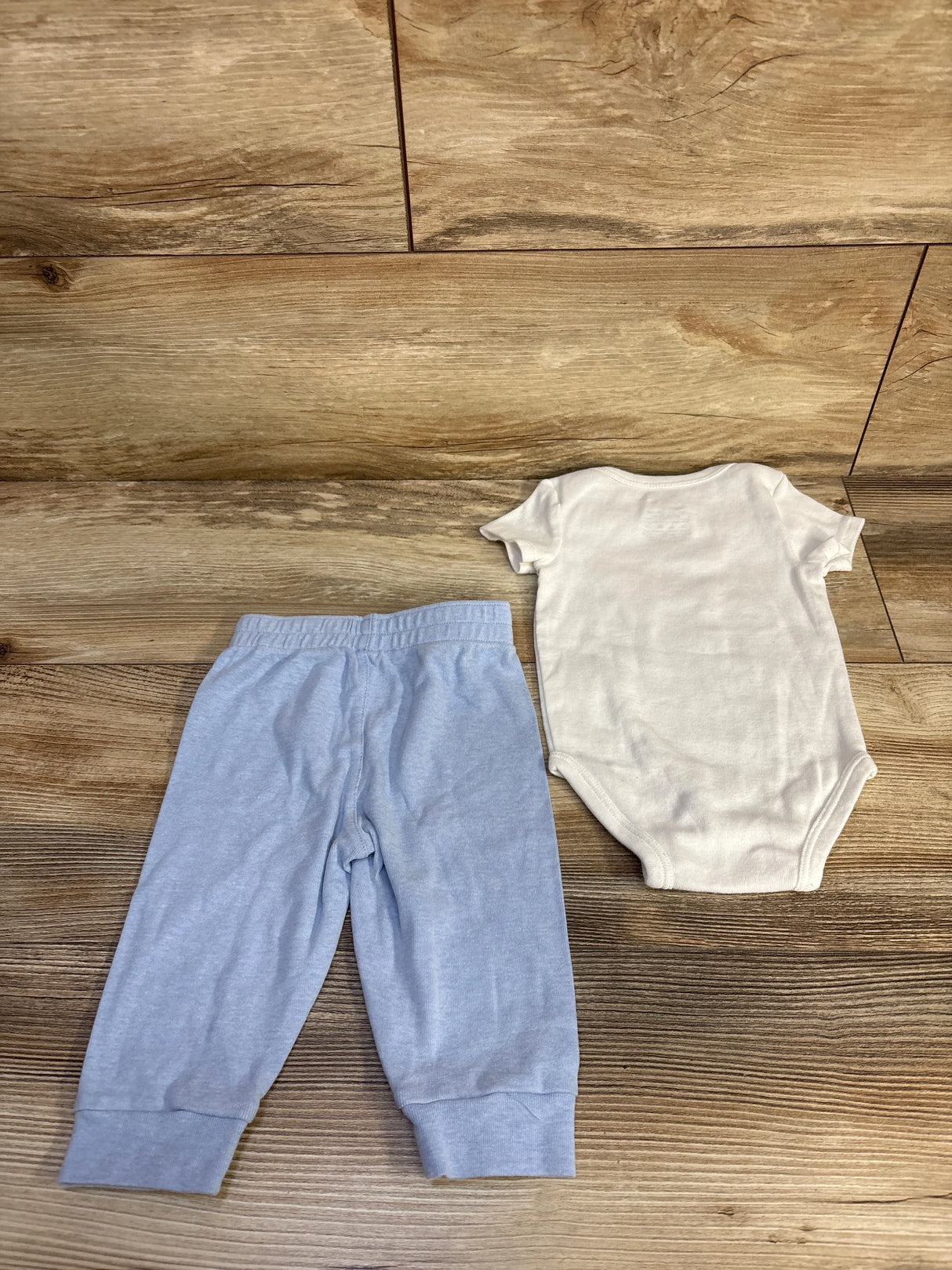 Nike 2pc Bodysuit & Pants Set White sz 6m