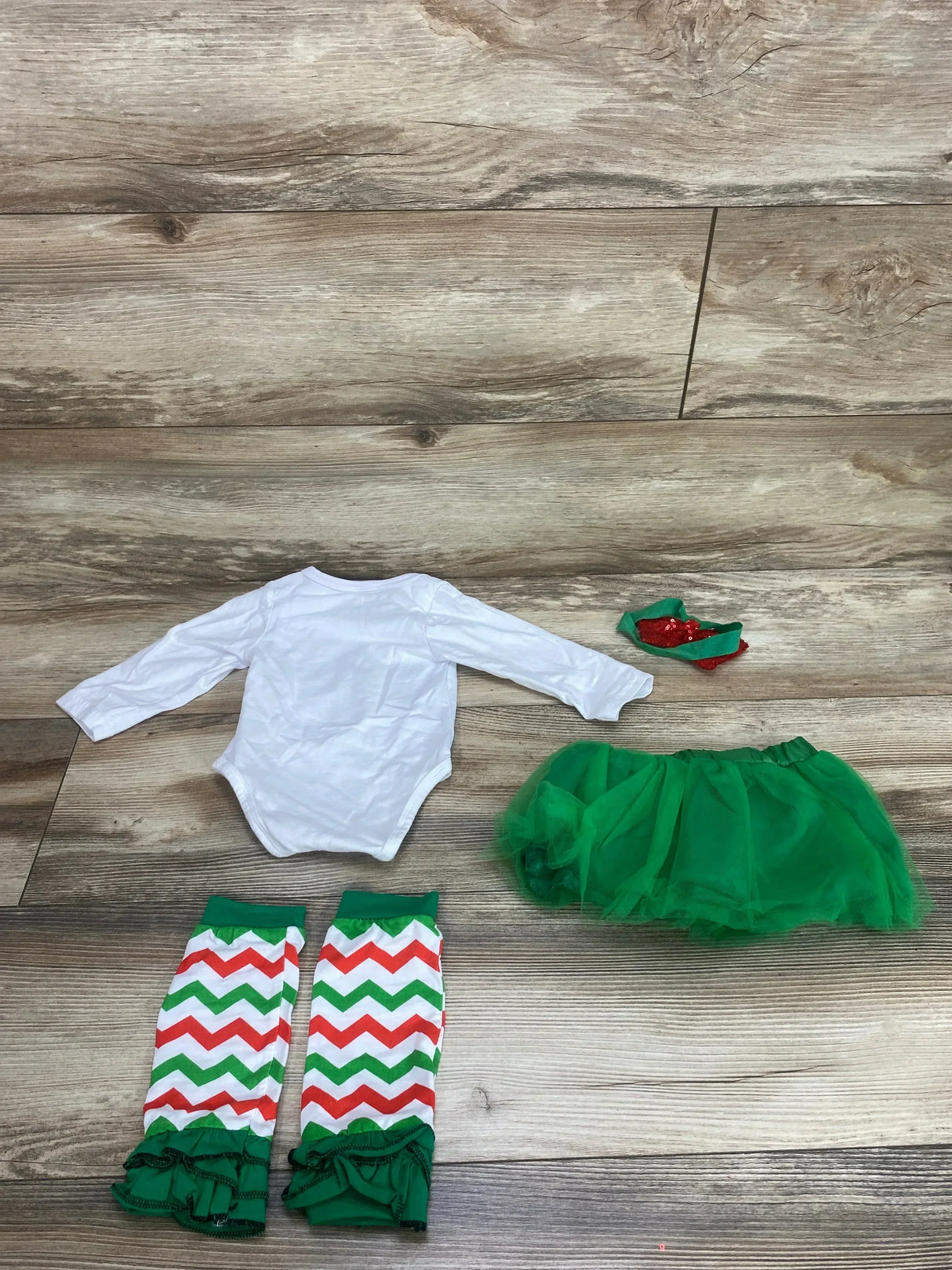 4pc My 1st Christmas Bodysuit & Tut Set White sz 9-12m - Me n Mommy To Be