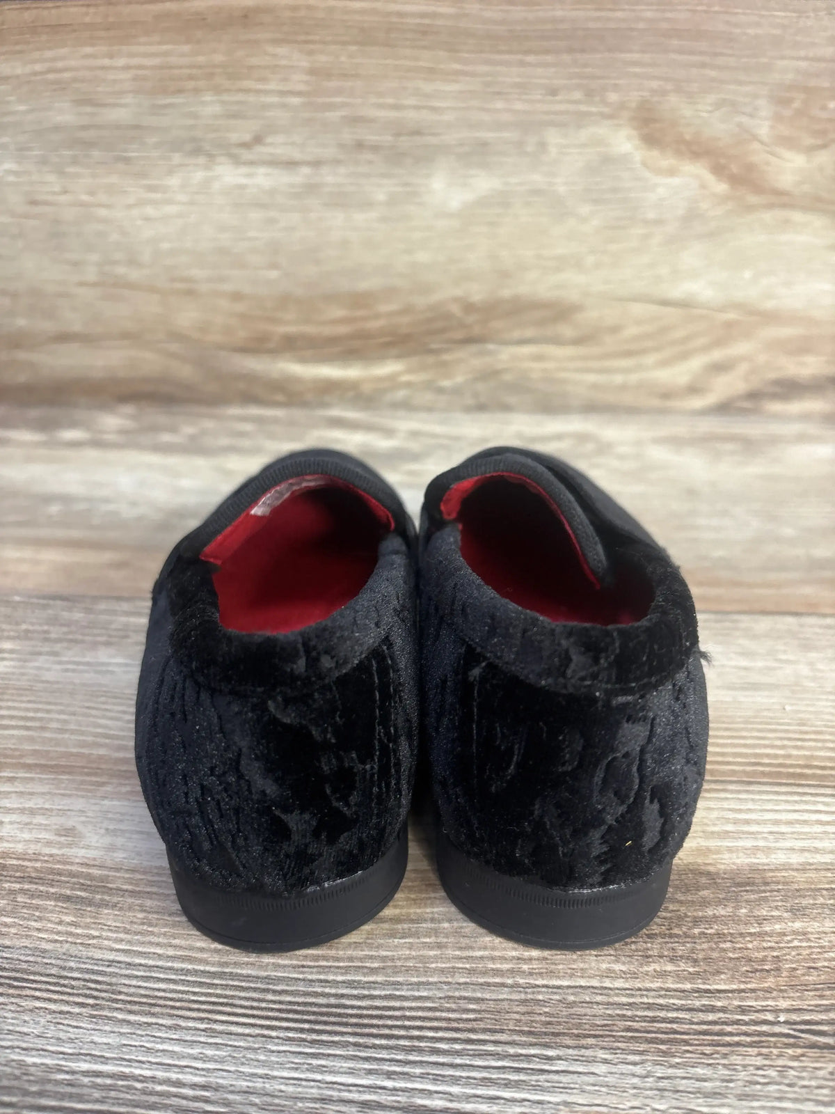 Rear view of Bruno Marc tuxedo dress loafers, size 10C, showing black uppers and red lining on wood grain
