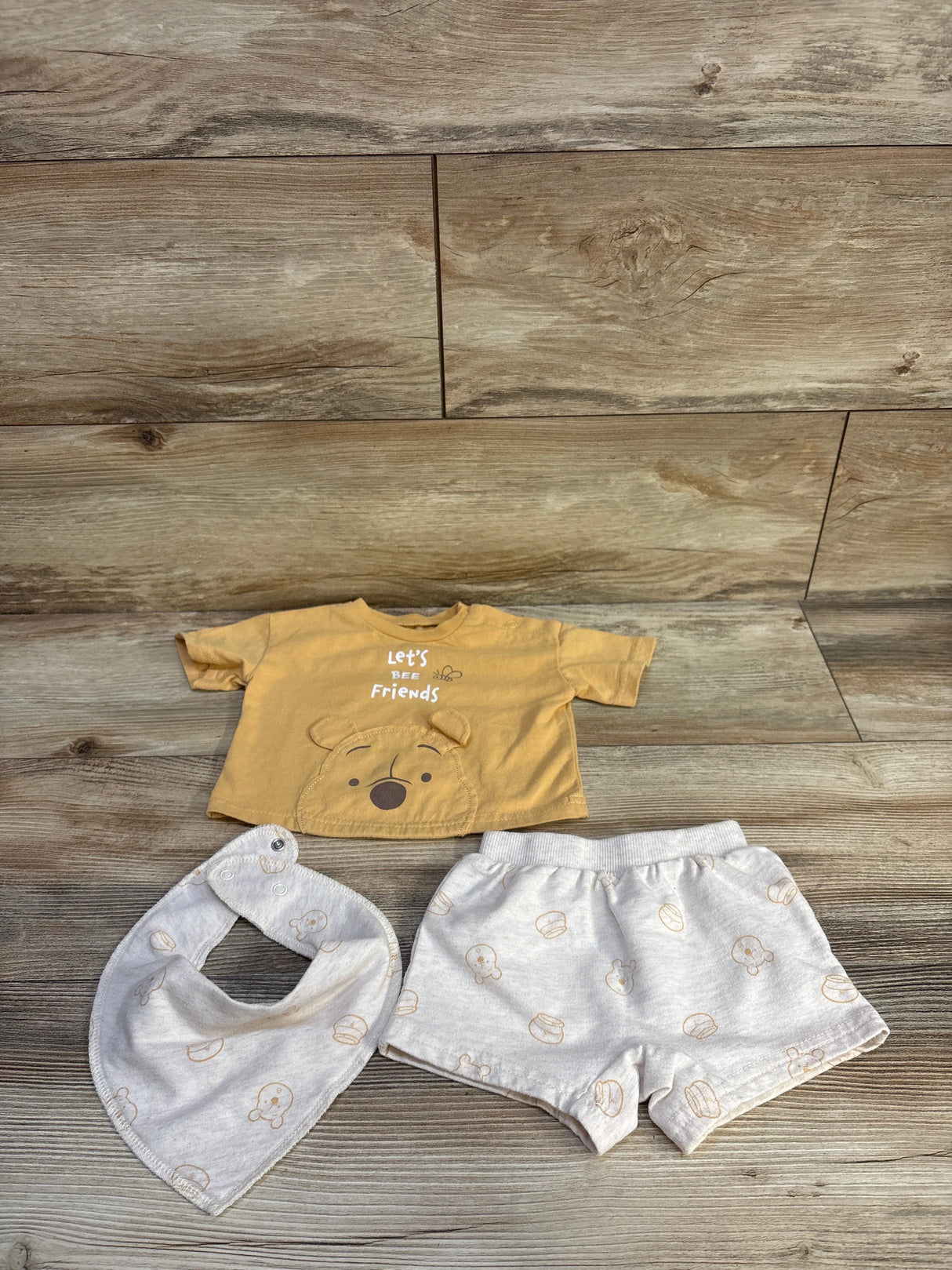 Disney Baby Winnie The Pooh 3pc Shirt, Shorts, & Bib Set Yellow sz 0-3m