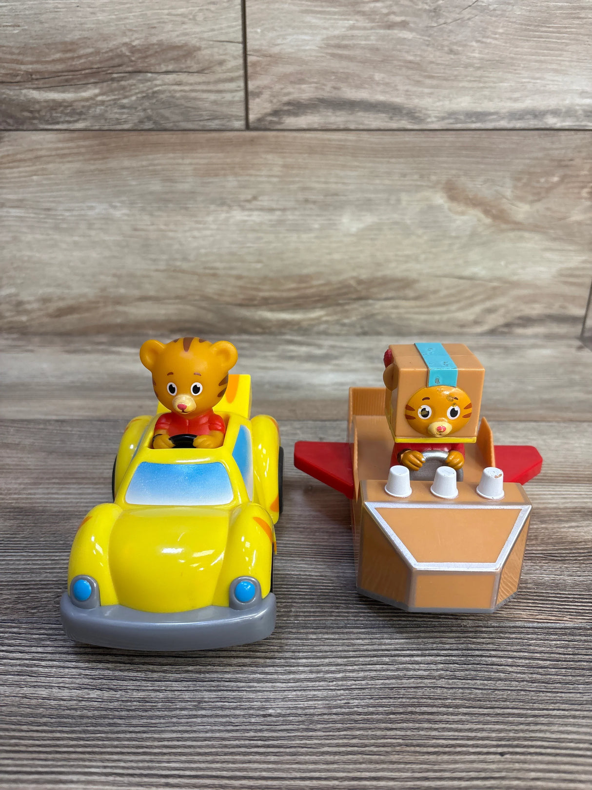 Daniel Tiger's Neighborhood Toy Vehicles Set - Pull Back & Go Cars 2pk