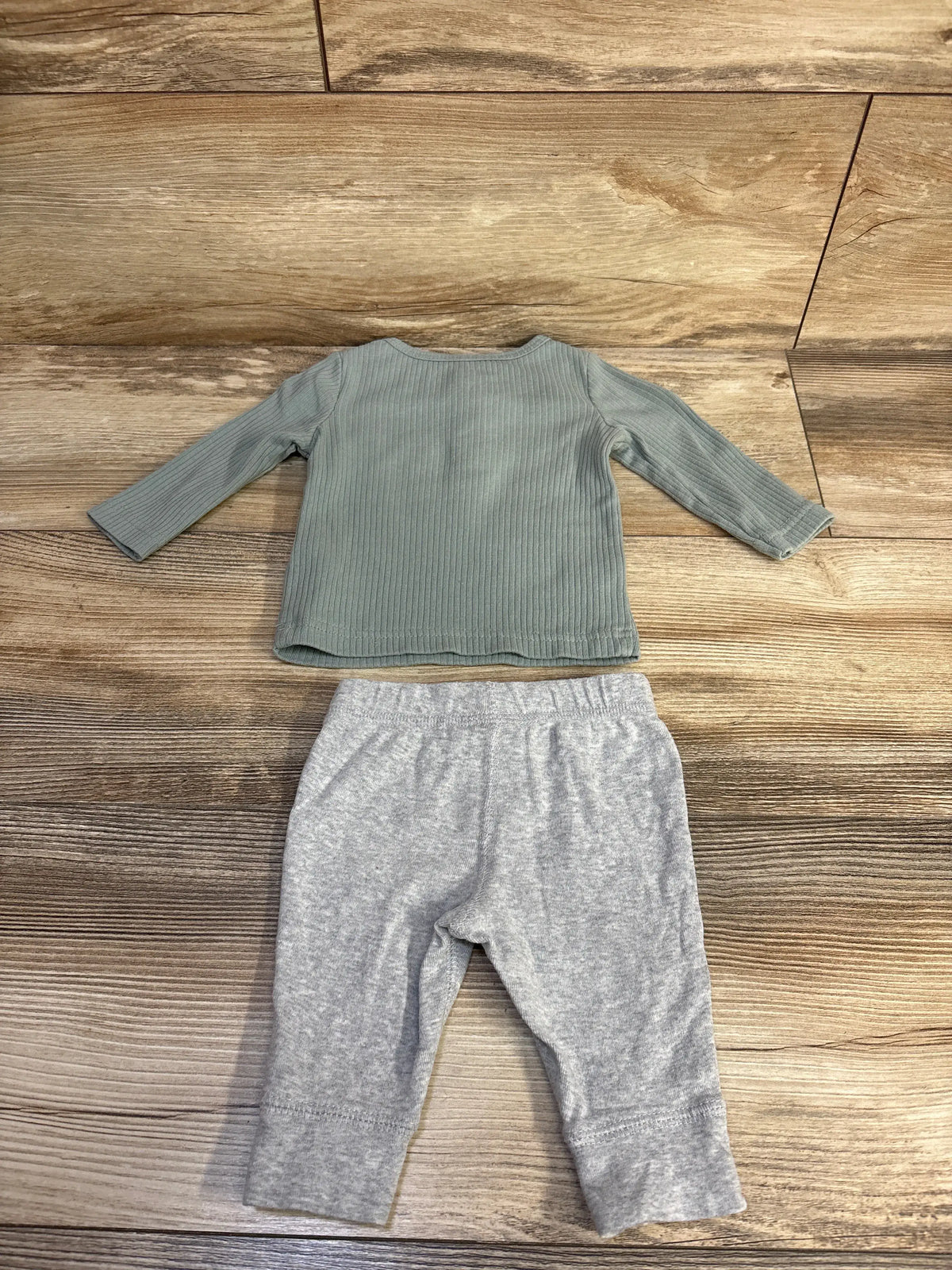 Carter's 2pc ribbed green henley shirt and grey pants set for babies size 3m