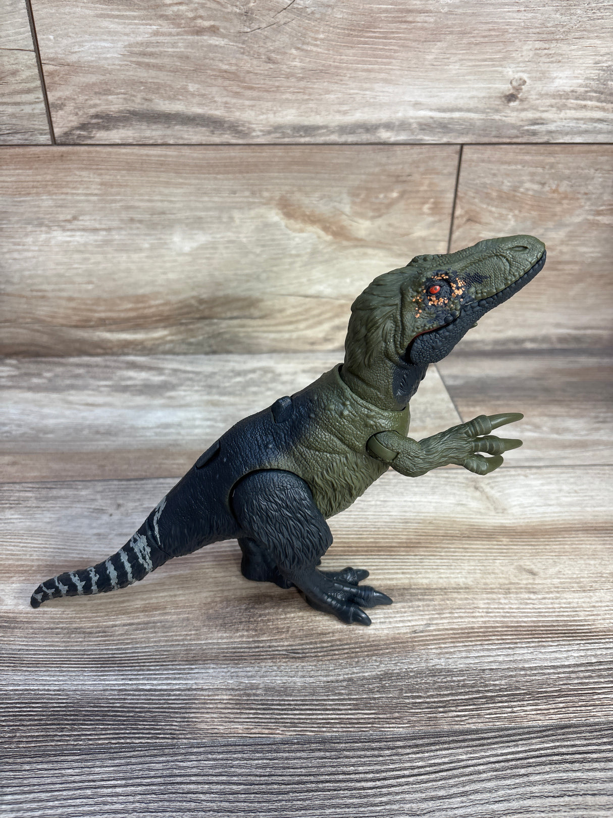 Jurassic World Wild Roar Orkoraptor Action Figure