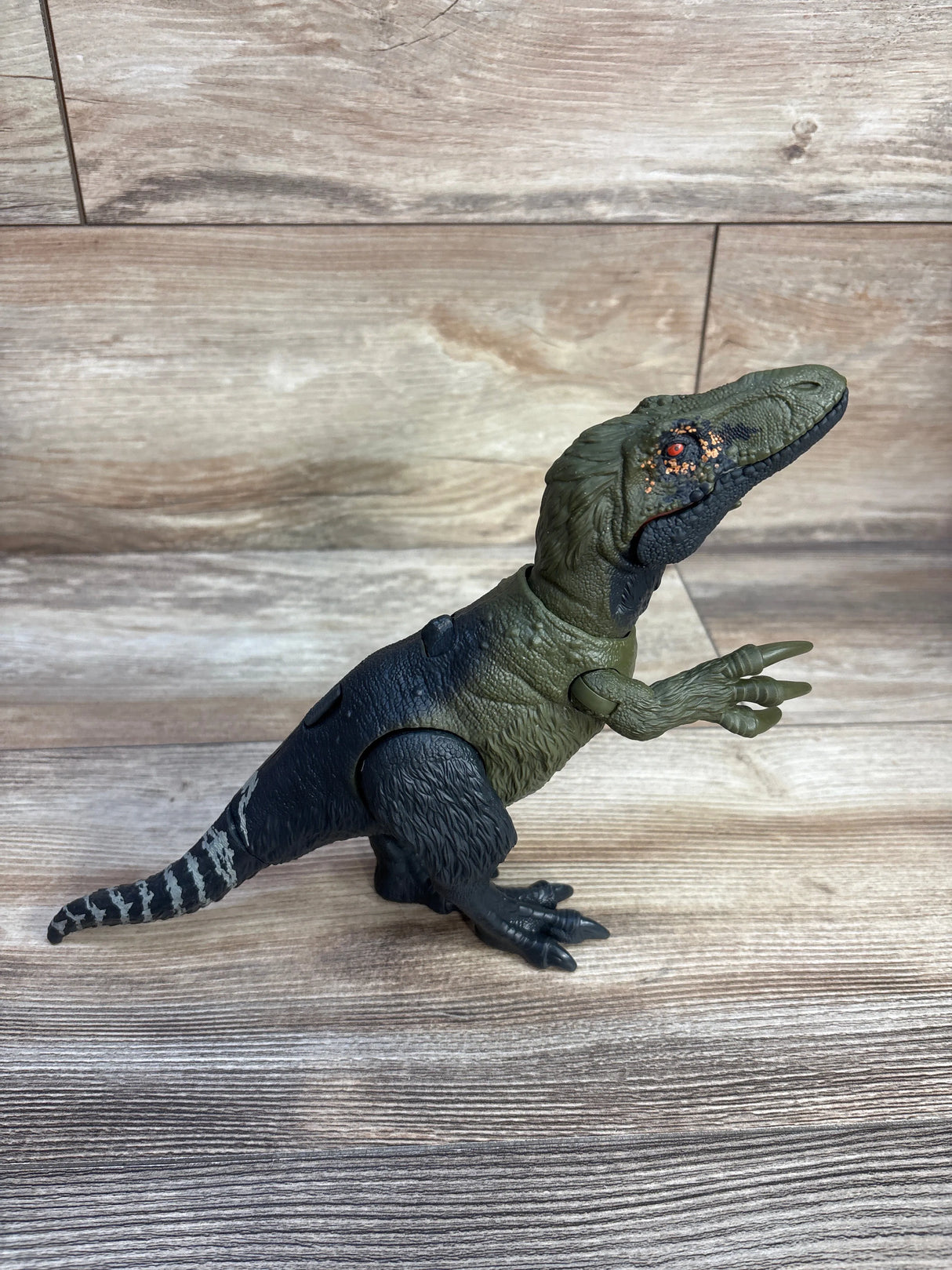 Jurassic World Wild Roar Orkoraptor Action Figure