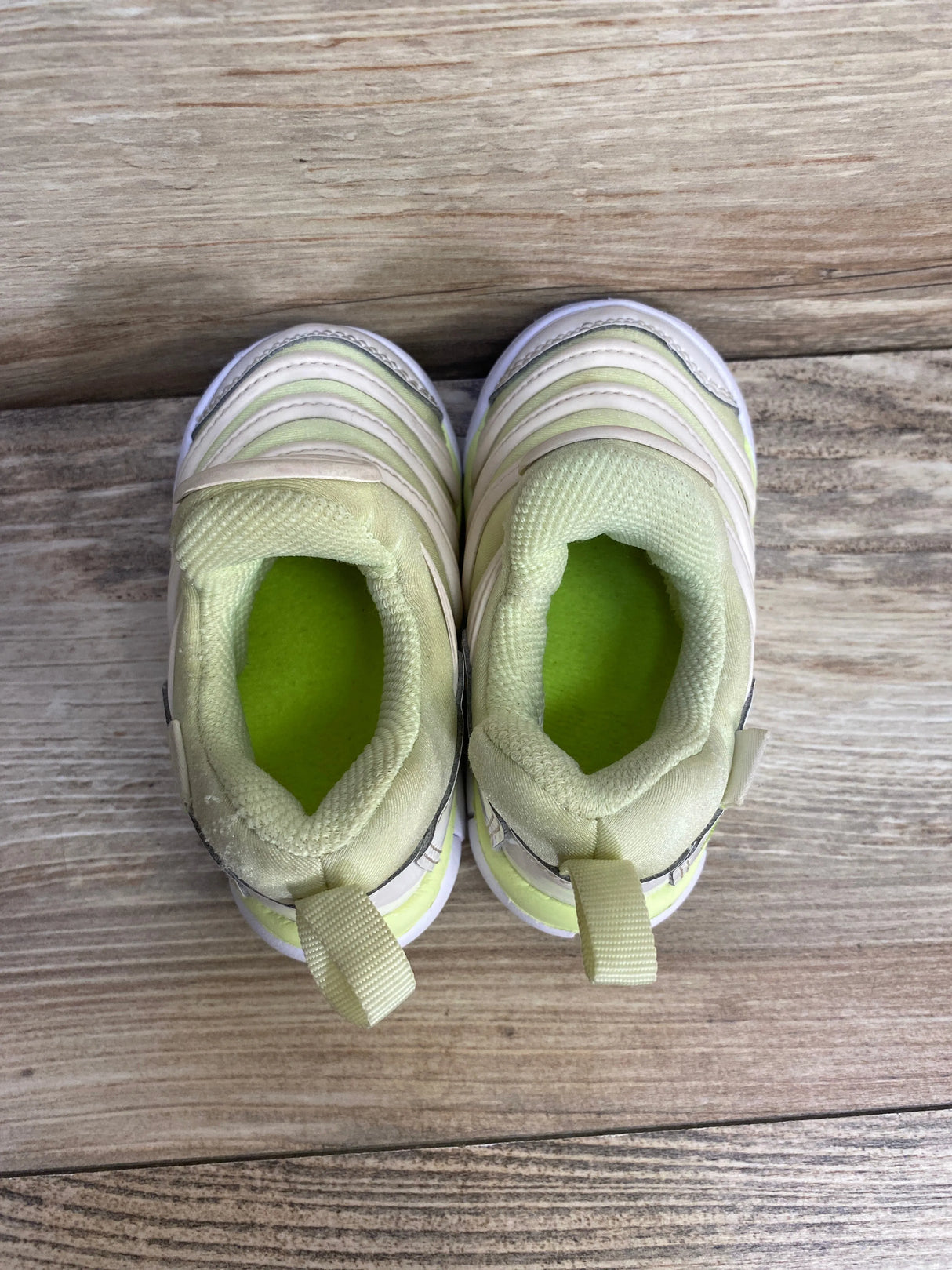 Nike Dynamo Free 'White Green' Sneakers sz 5c - Me n Mommy To Be