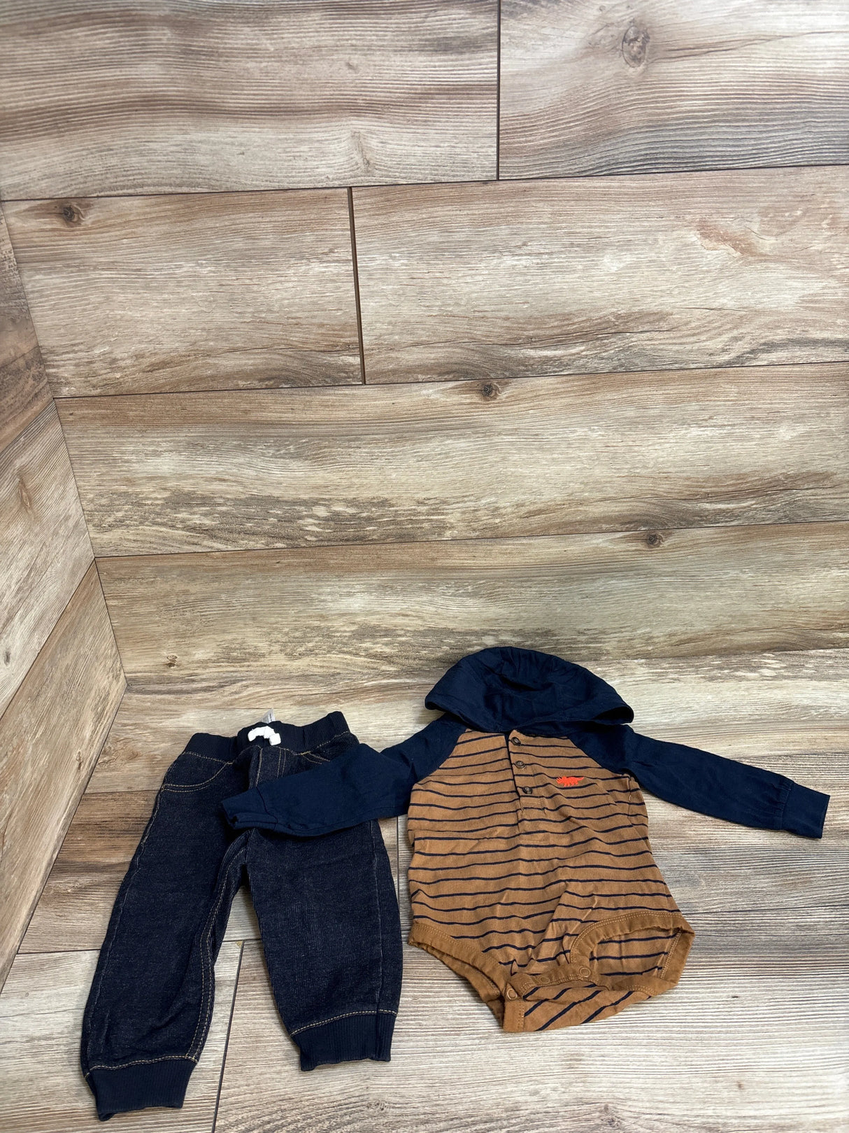 Carter's 2pc Striped Bodysuit & Chambray Pants Navy sz 12m