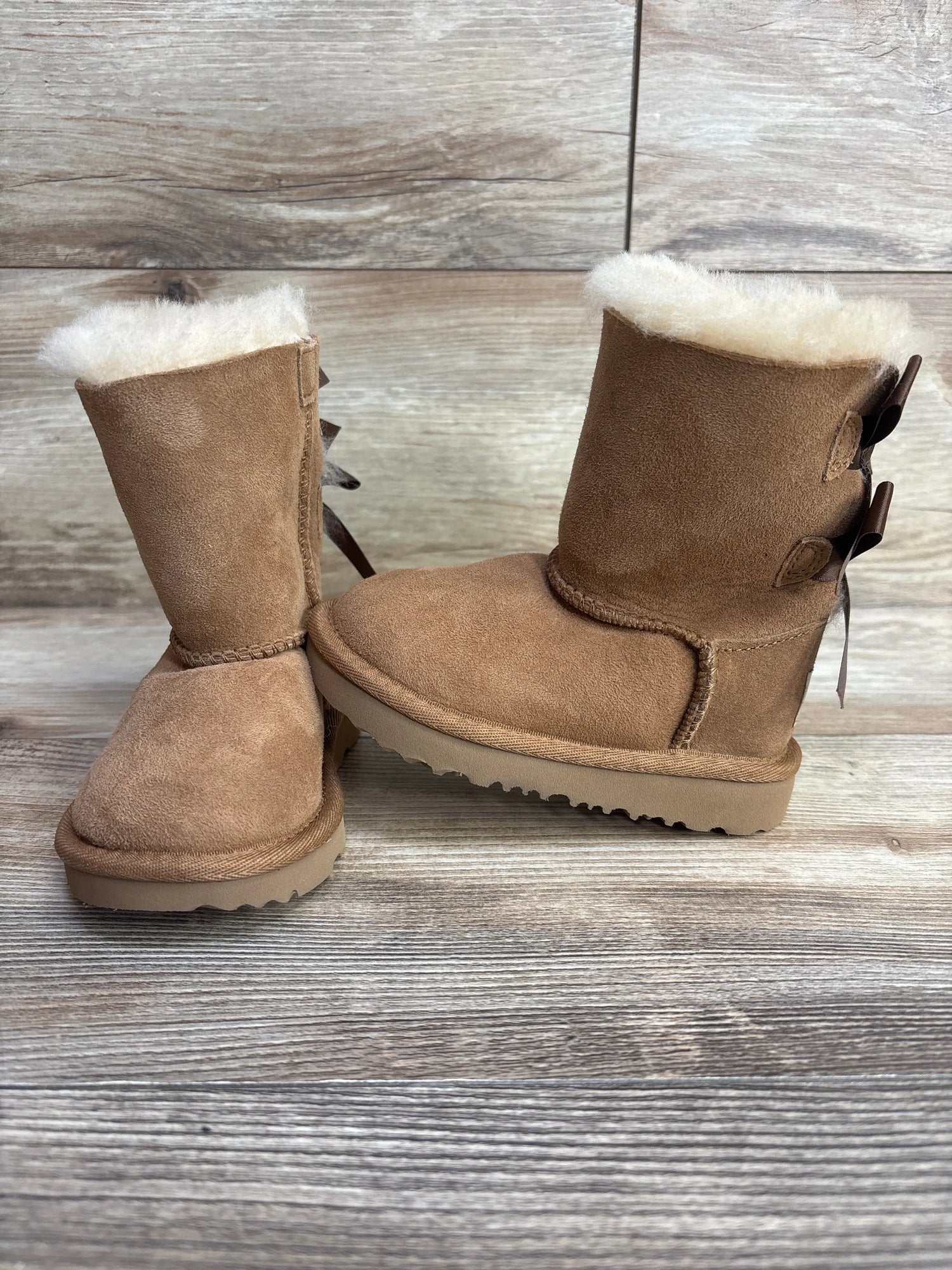 UGG Bailey Bow II Boots Chestnut sz 7c