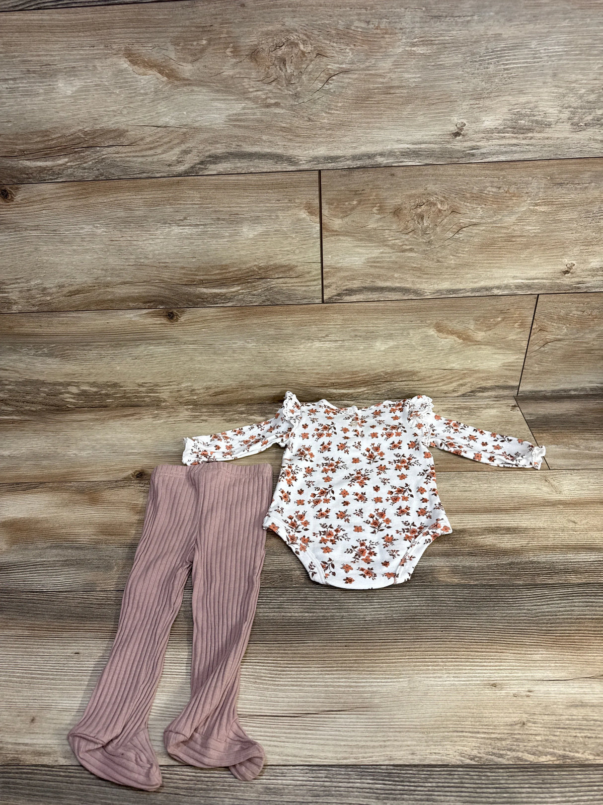 Daisy fuentes 2pc Floral Bodysuit & Ribbed Footed Pants Set White sz 6-9m