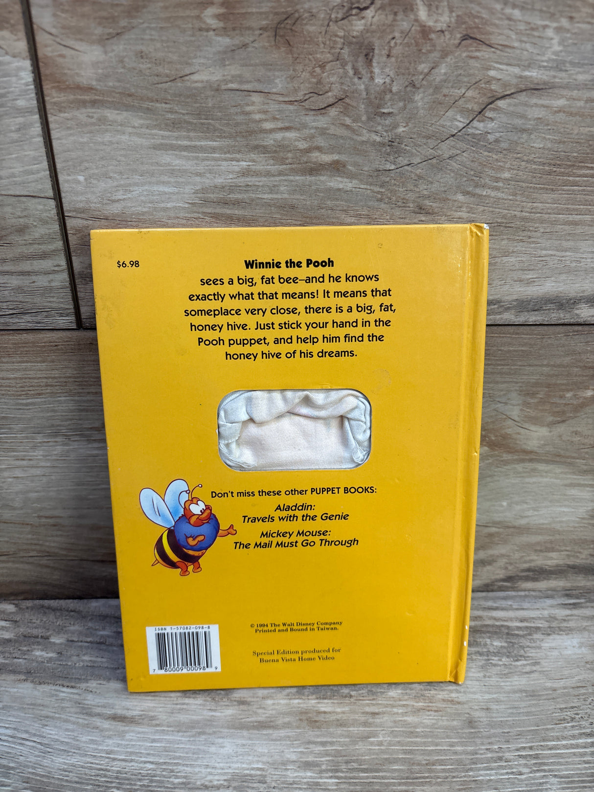 Winnie the Pooh: The Big Fat Bee Puppet Book
