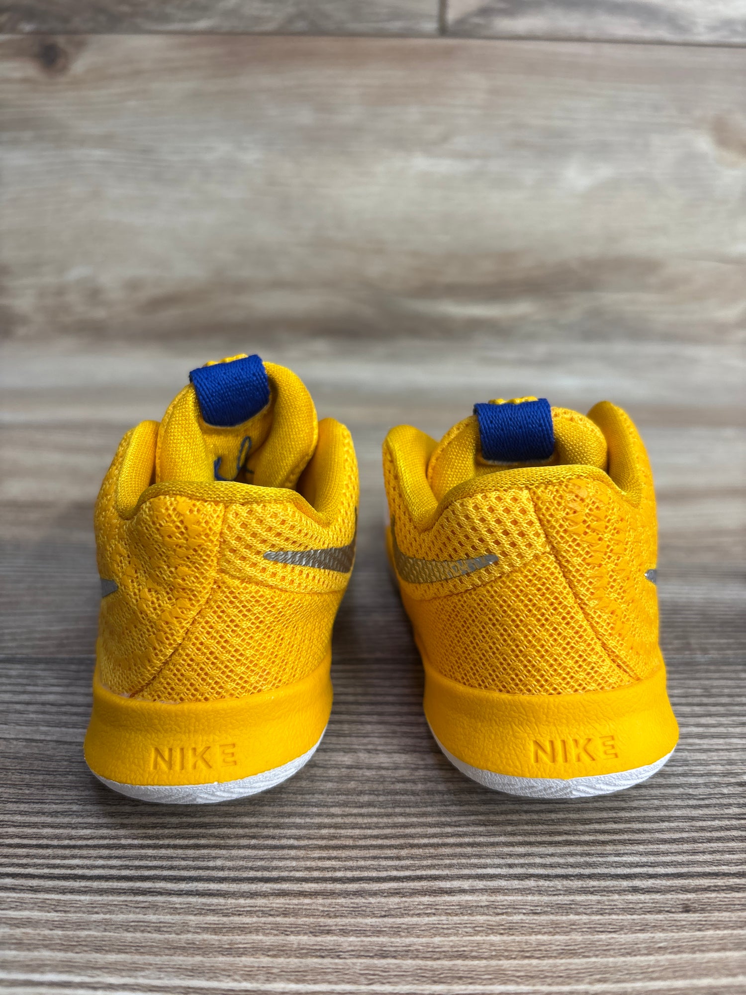 Nike Kyrie Irving III 'Mac and Cheese' Sneakers sz 6c
