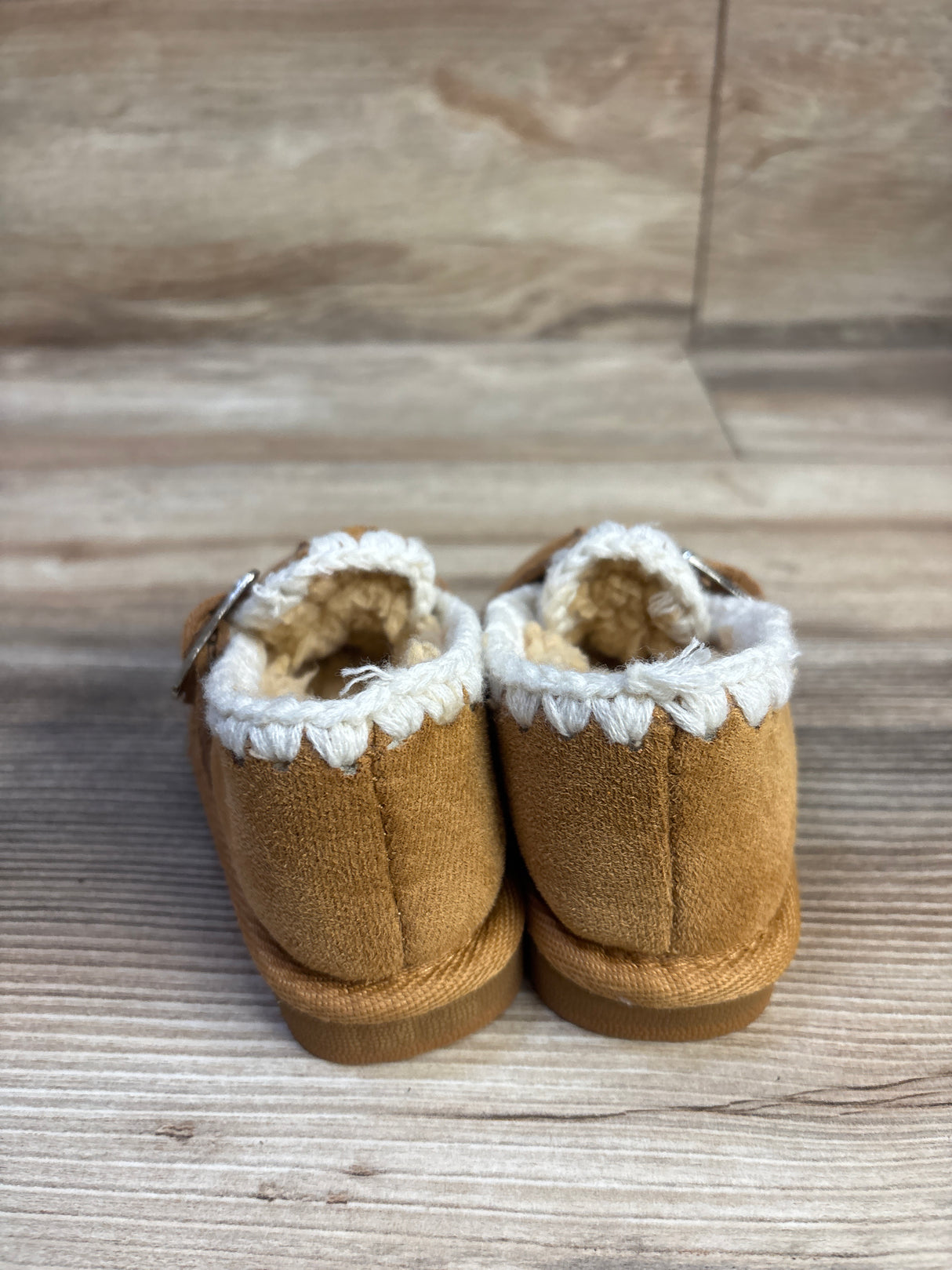 NEW Capelli Sherpa Buckle Slippers Brown sz 4/5c