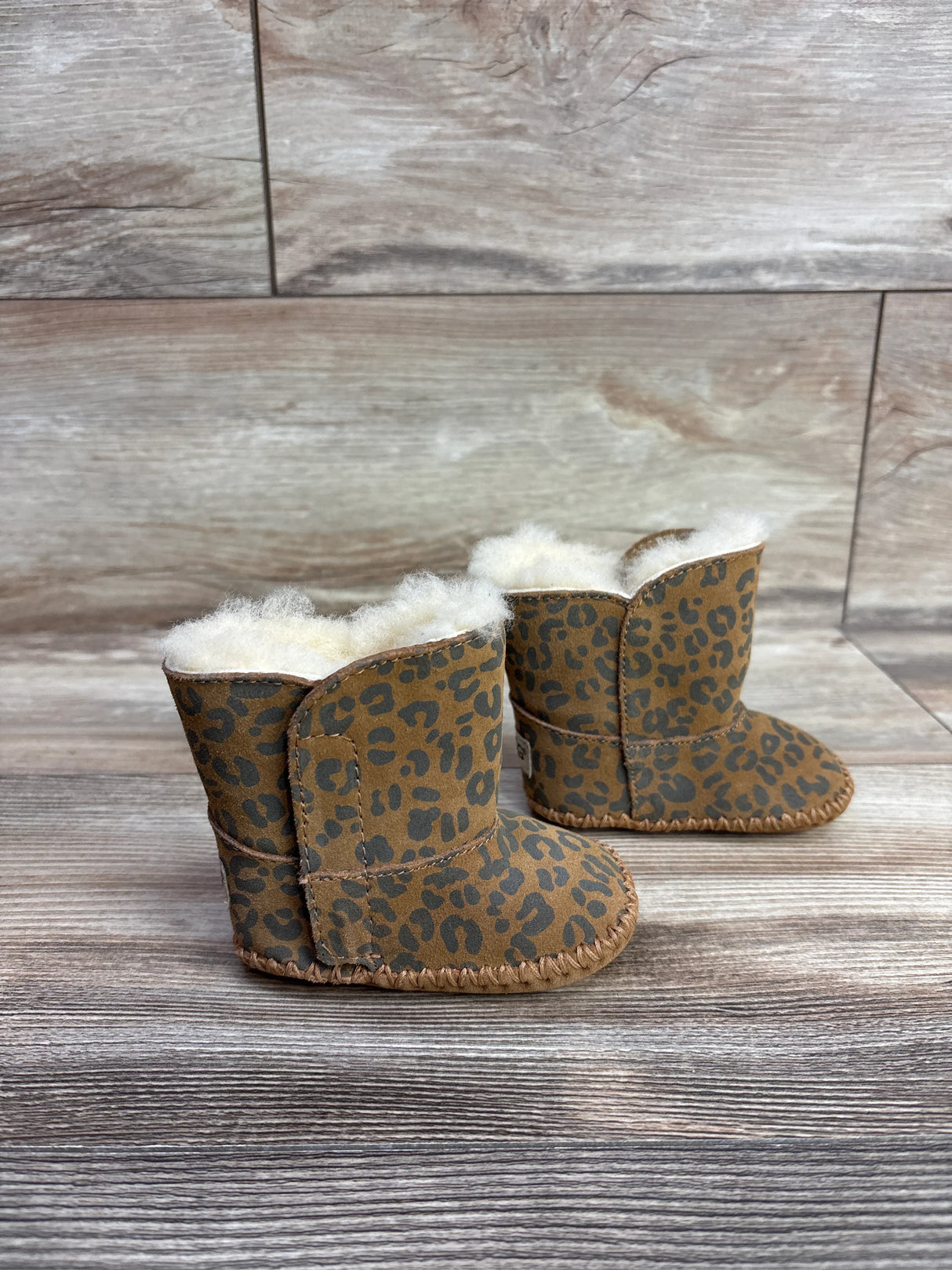 UGG Australia Cassie Leopard Print Boots Brown sz 0/1c