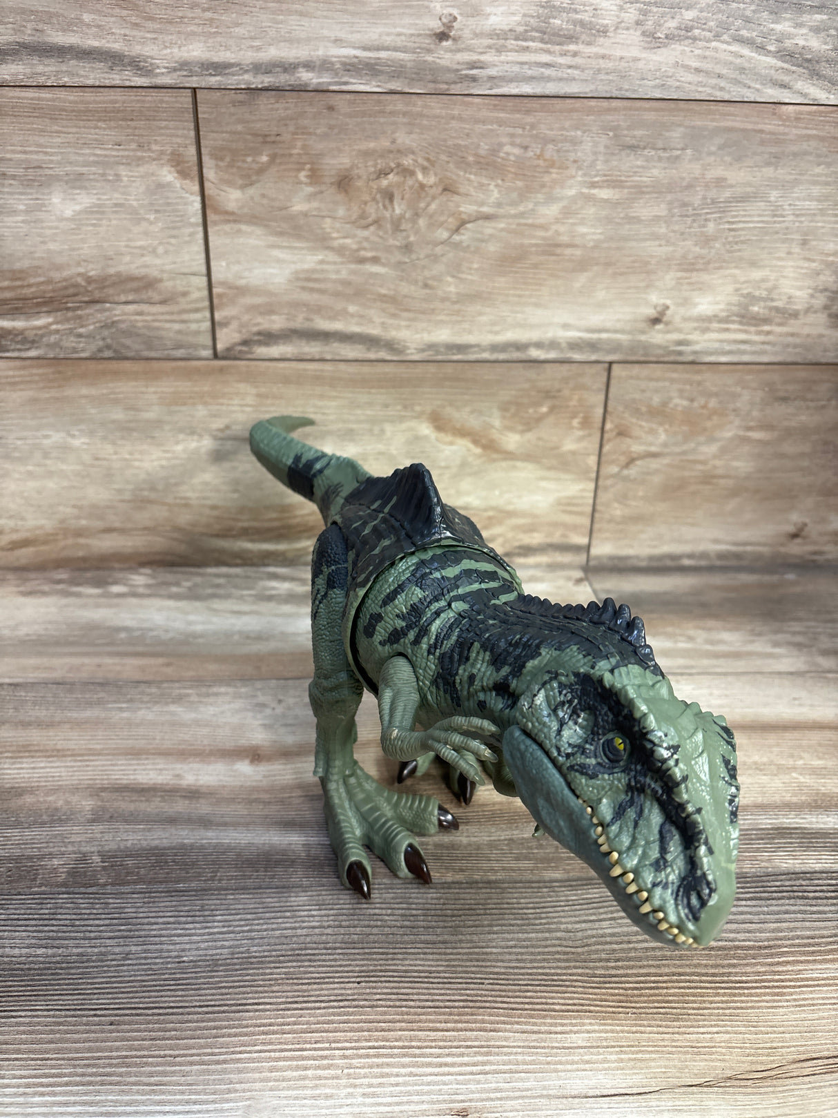 Jurassic World Dominion Dinosaur Figure Strike 'N Roar Giganotosaurus