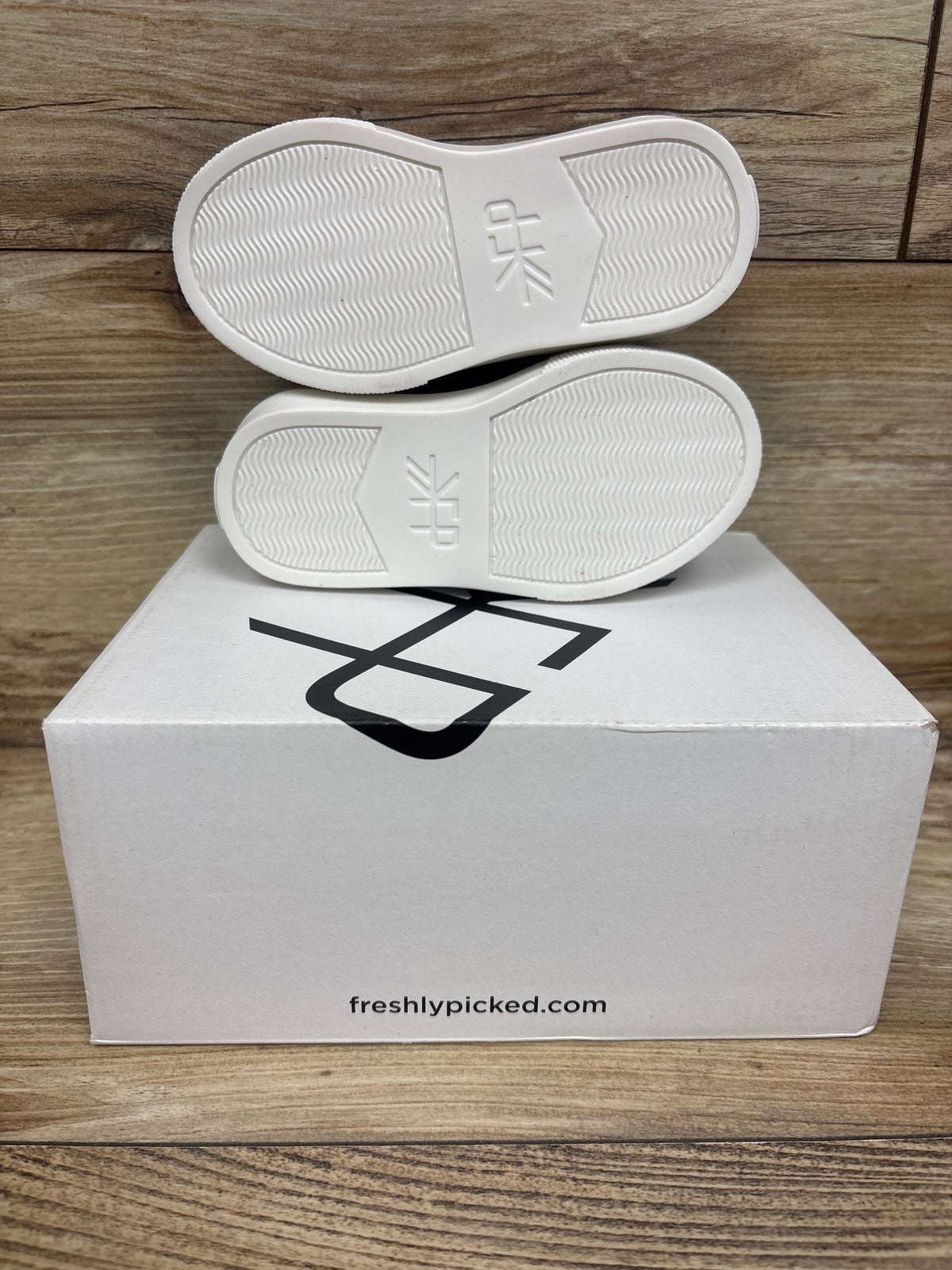 NEW Freshly Picked Classic Lace-Up Sneakers in Ebony Black sz 6c