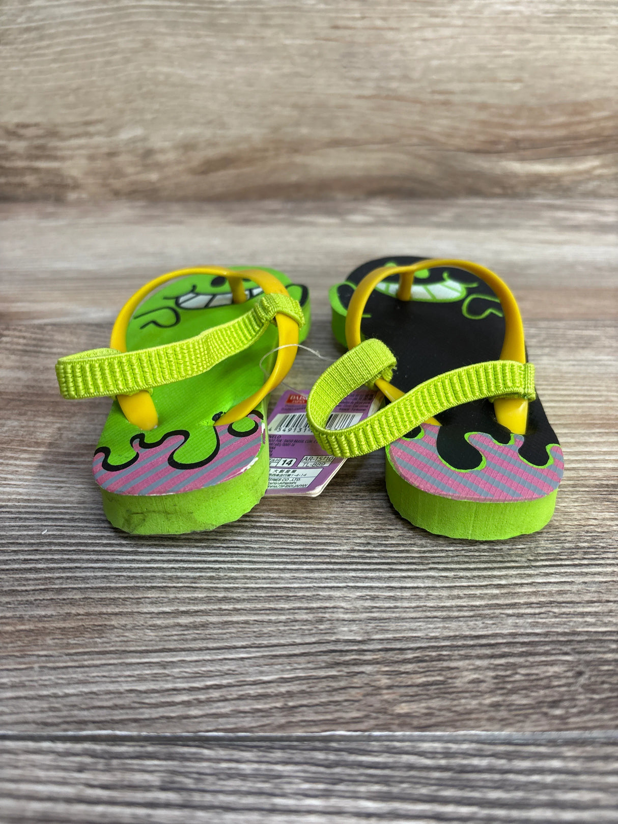 NEW Character Flip Flops Lime/Black sz 6-7 - Me n Mommy To Be